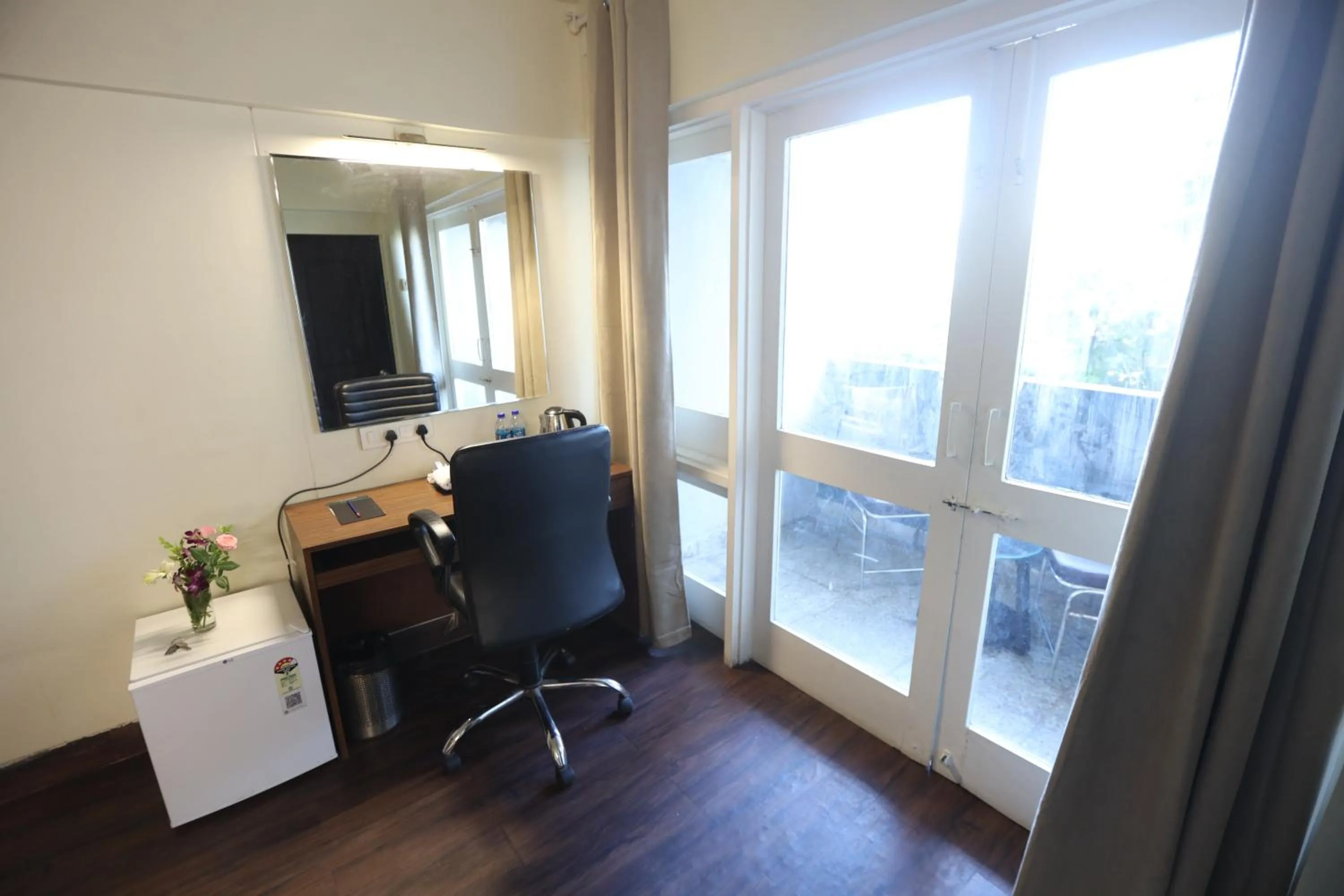 Balcony/Terrace, TV/Entertainment Center in Country Inn by Kempinski Hotel and Resort - Mumbai International Airport