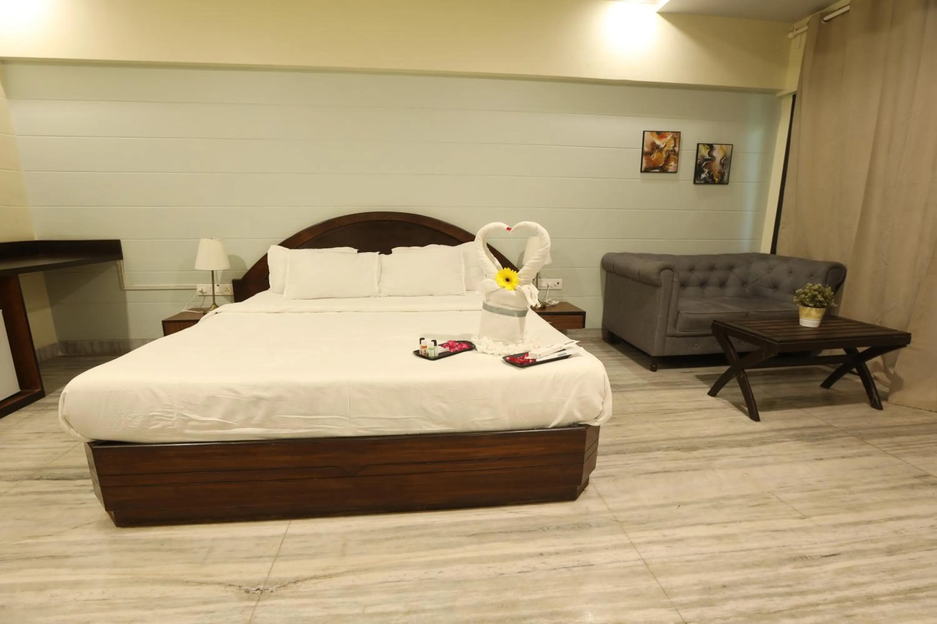 Bed in Country Inn by Kempinski Hotel and Resort - Mumbai International Airport