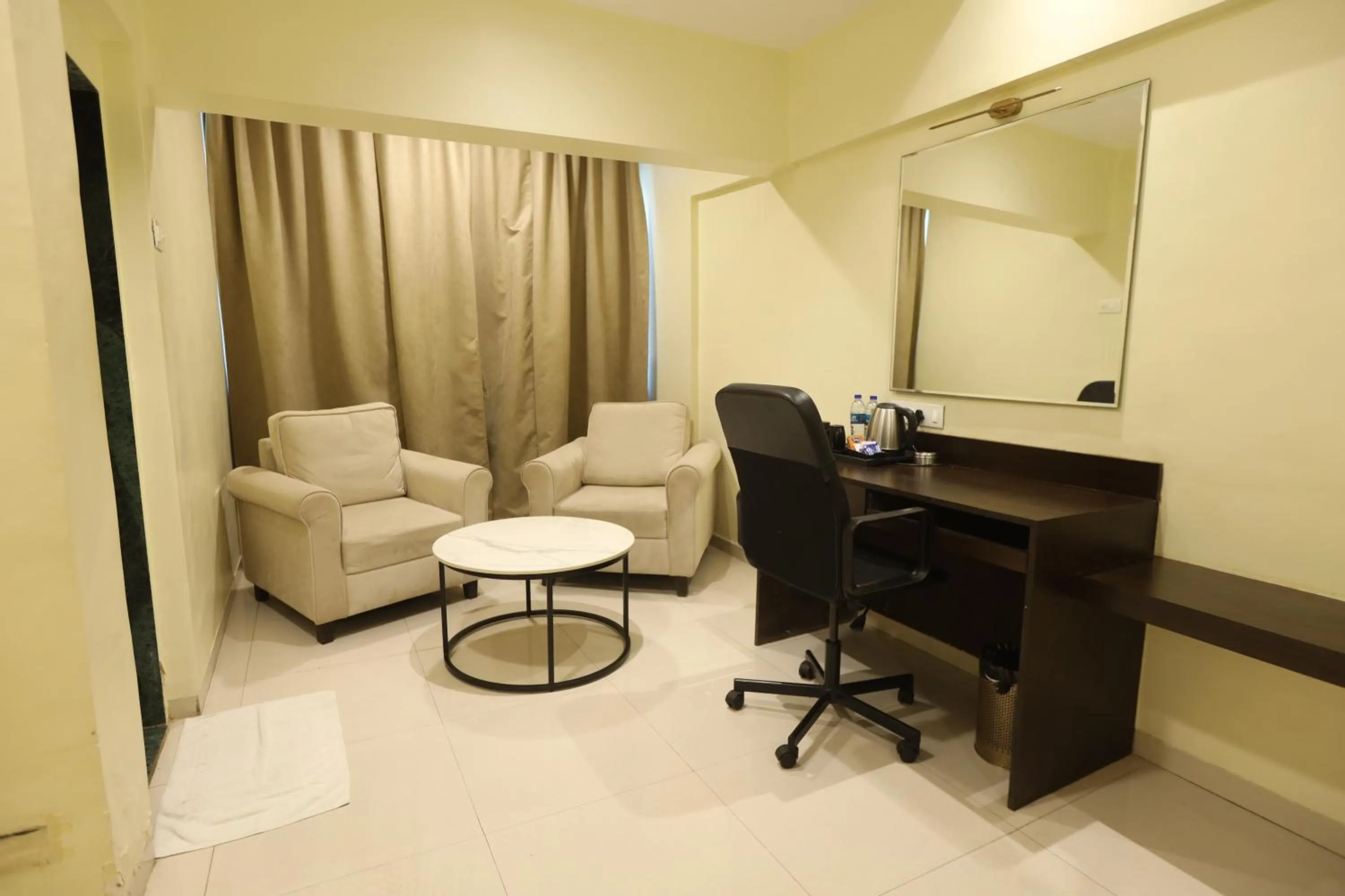 Seating area in Country Inn by Kempinski Hotel and Resort - Mumbai International Airport