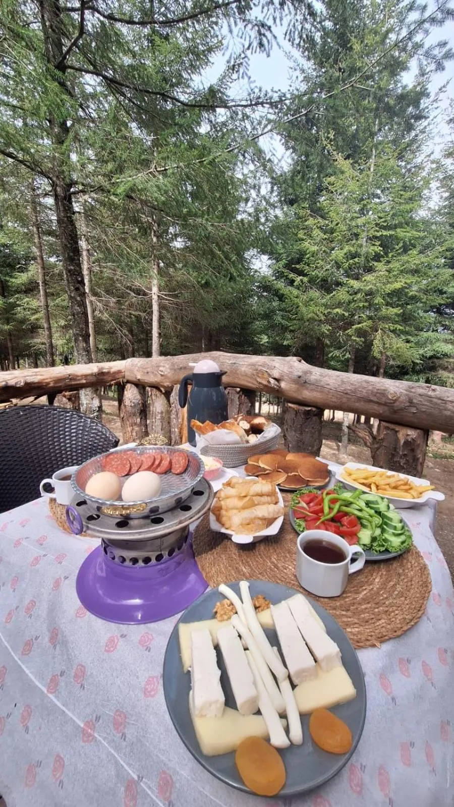 Food and drinks in Tumba Sisli Vadi