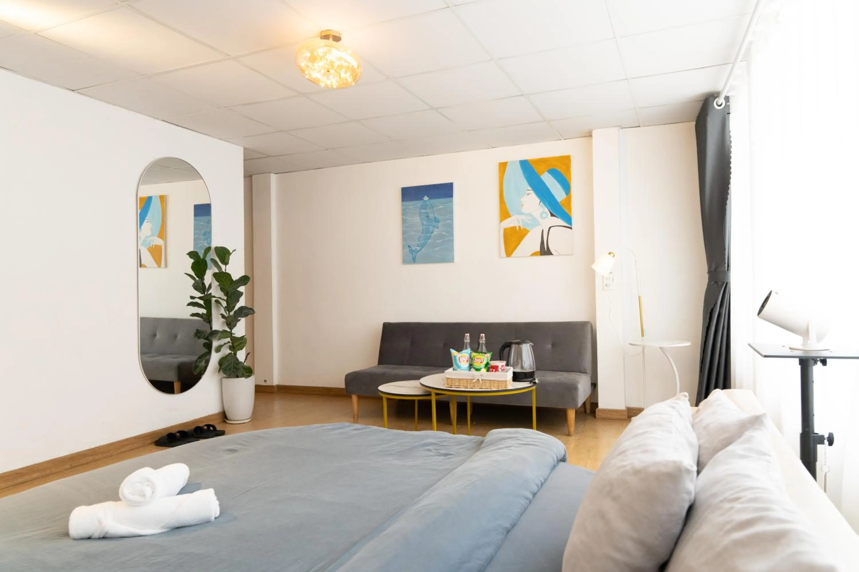 Seating area, Bed in AMIGO Luxury Palace- Cạnh Chợ Đêm Đà Lạt