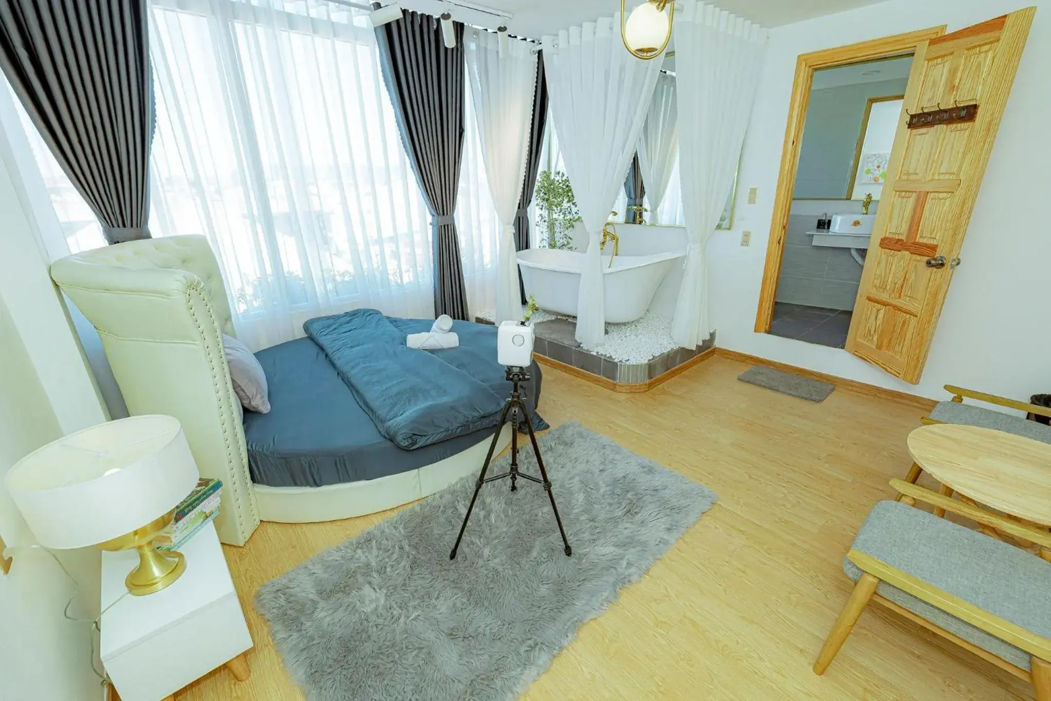 Bed in AMIGO Luxury Palace- Cạnh Chợ Đêm Đà Lạt Bed in AMIGO Luxury Palace- Cạnh Chợ Đêm Đà Lạt