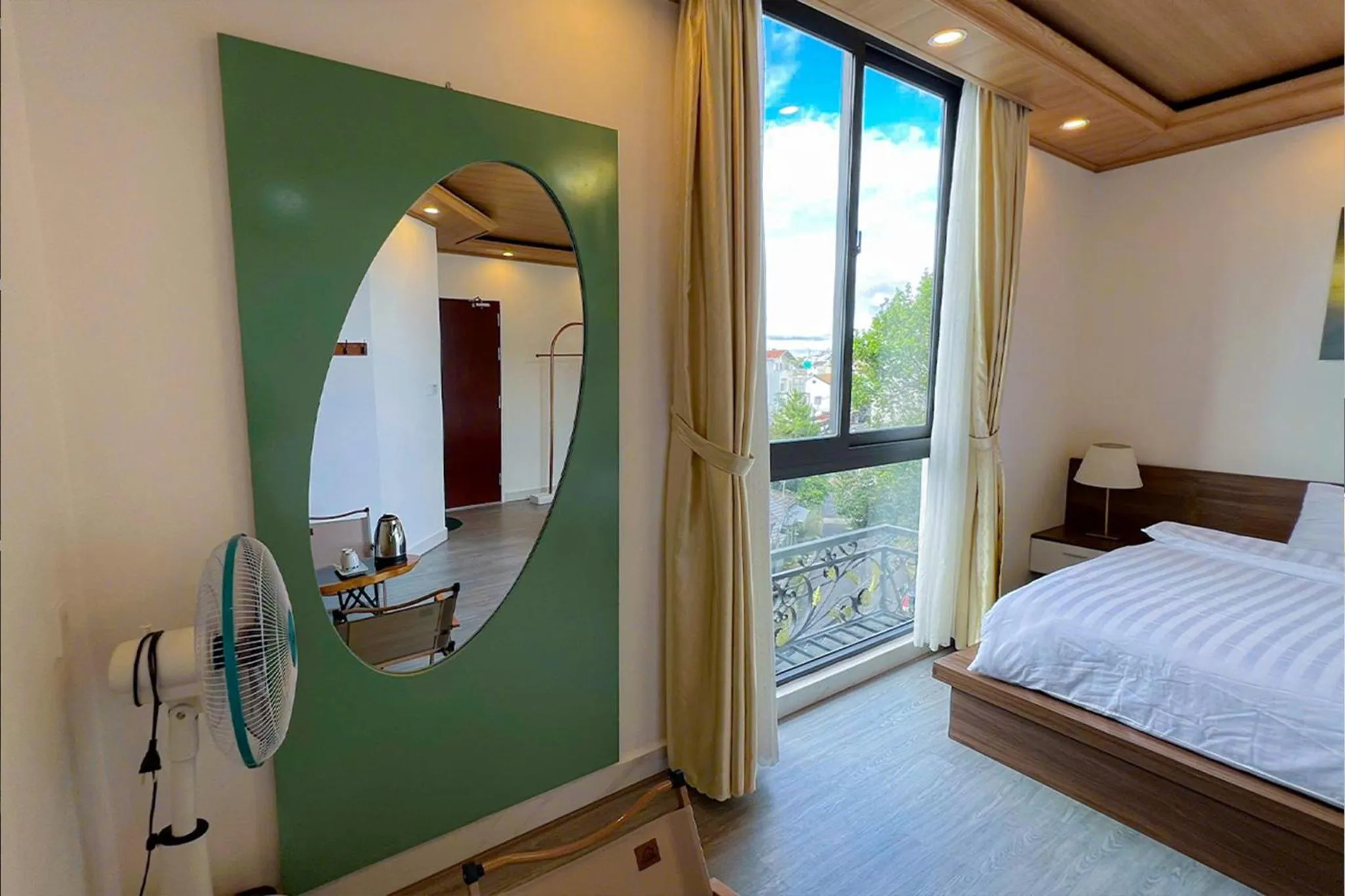 Bed in AMIGO Luxury Palace- Cạnh Chợ Đêm Đà Lạt