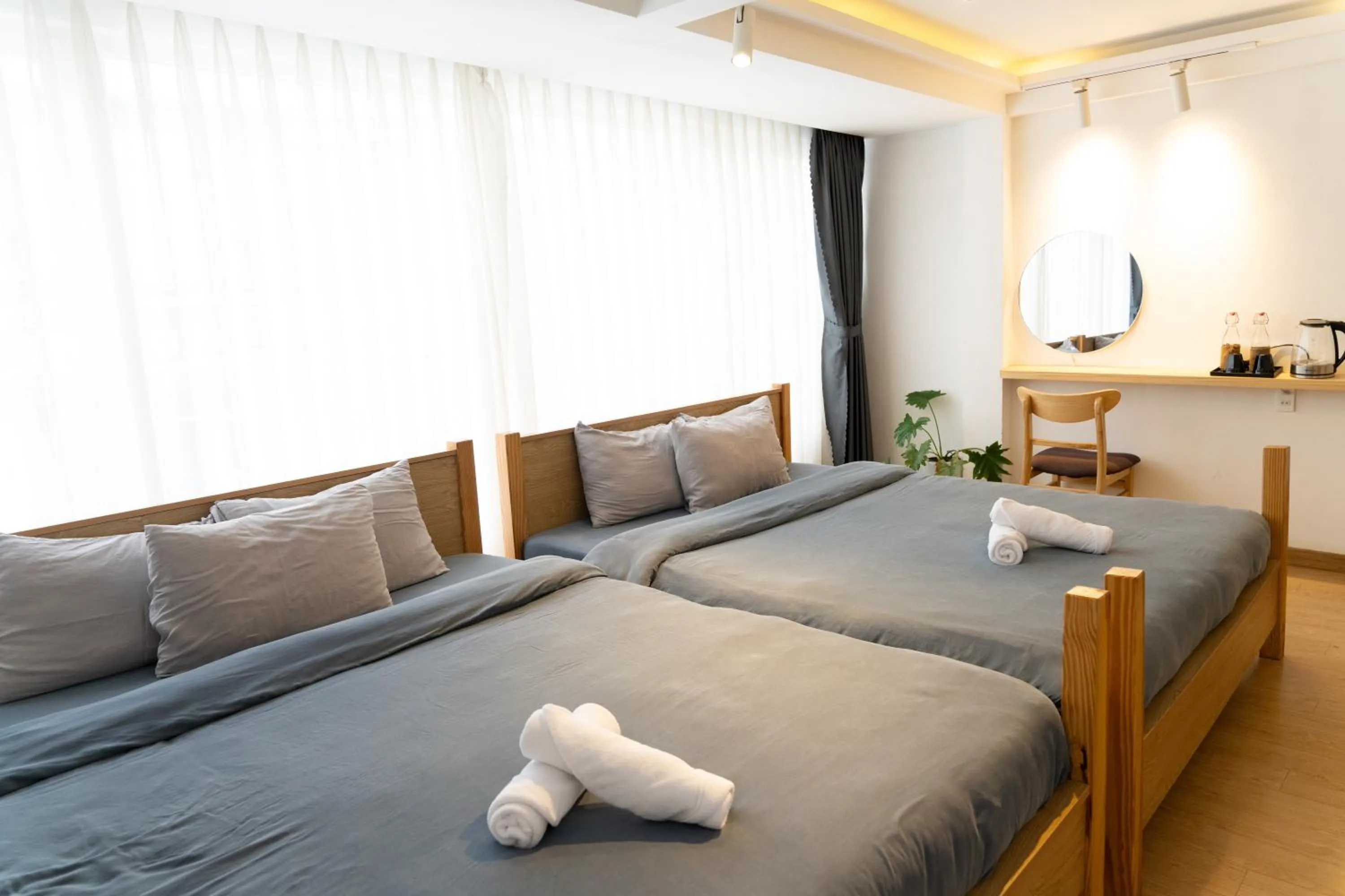 Seating area, Bed in AMIGO Luxury Palace- Cạnh Chợ Đêm Đà Lạt