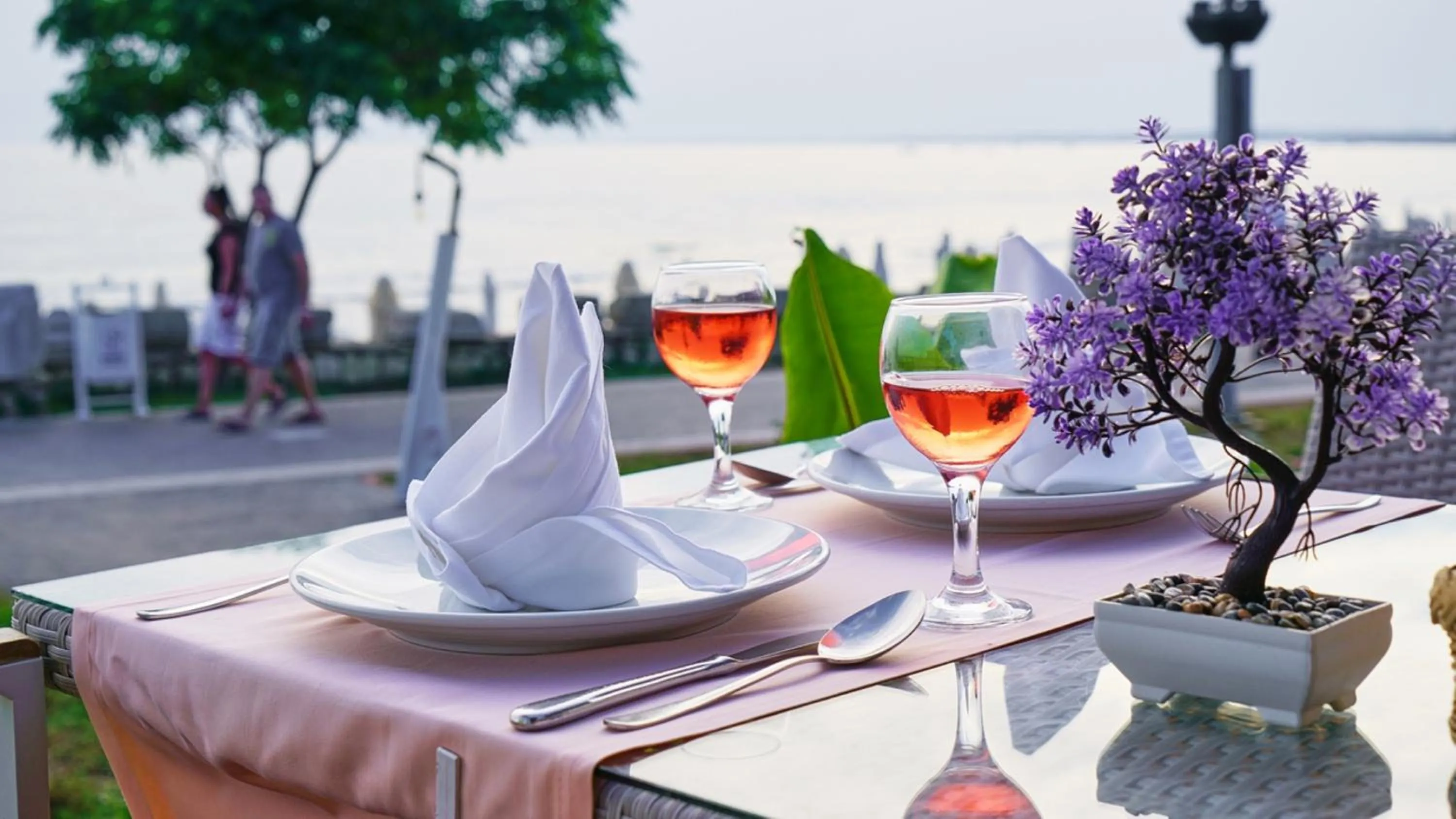 Restaurant/places to eat in Clover Magic Nova Beach Hotel