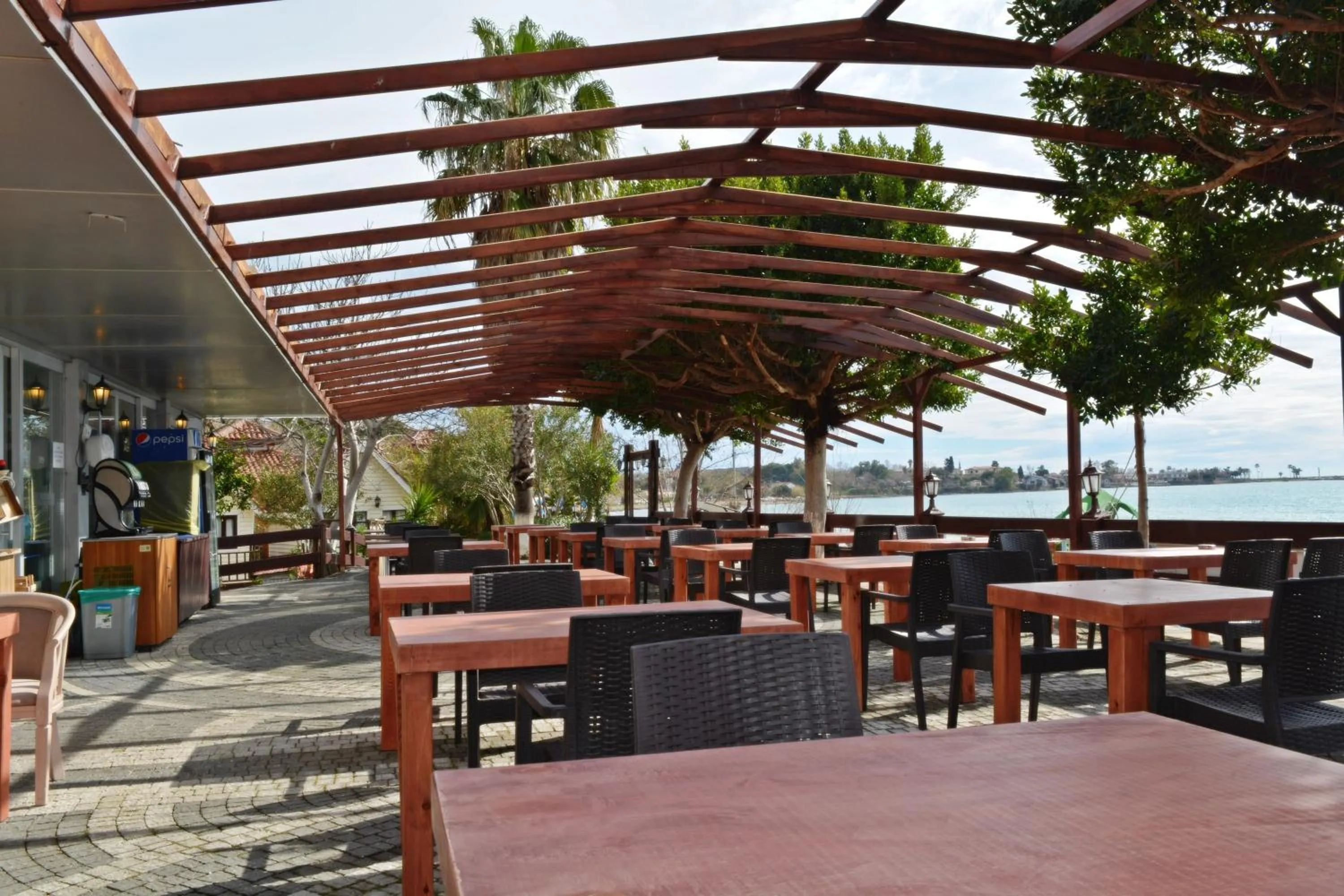 Restaurant/places to eat in Clover Magic Nova Beach Hotel