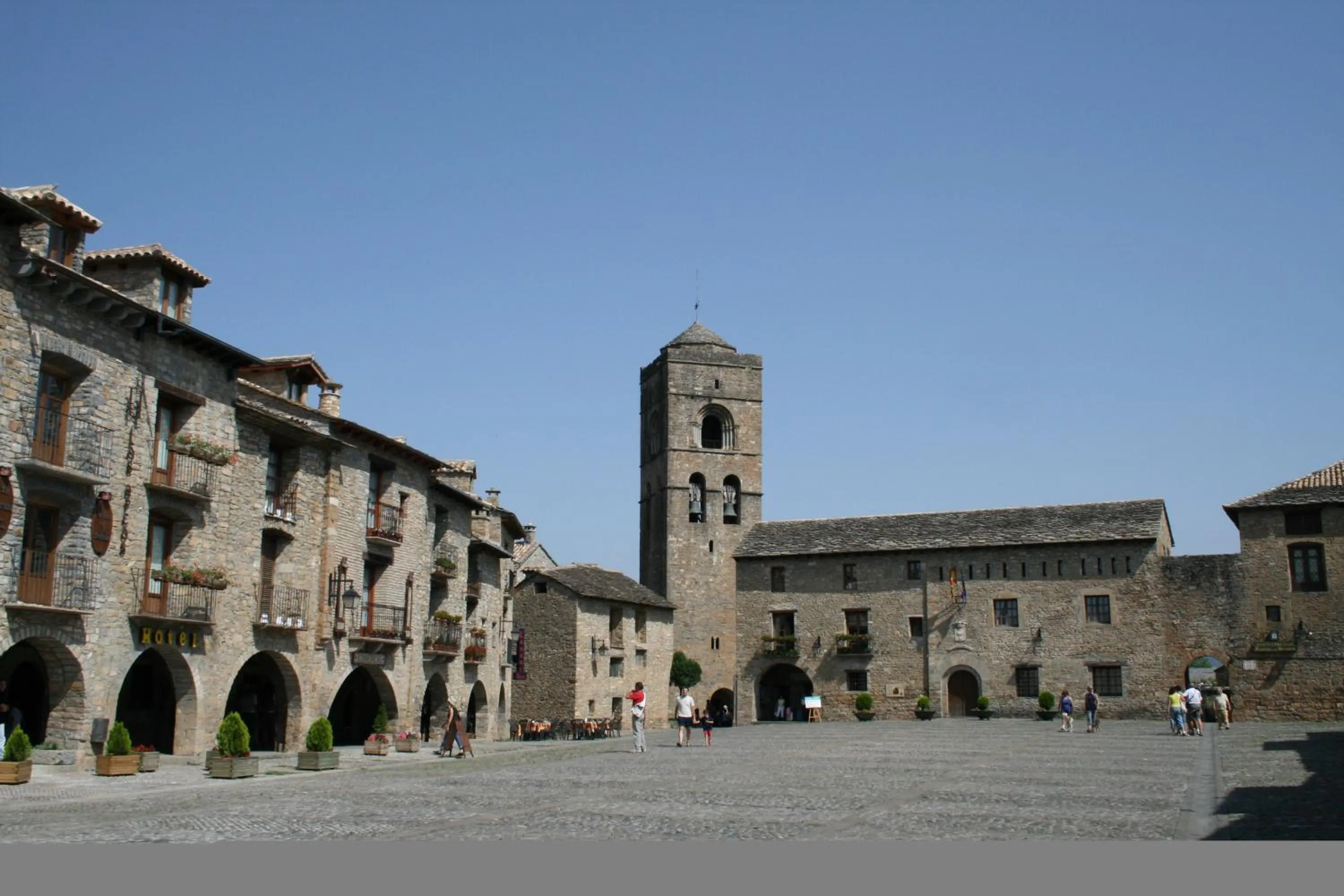 Facade/entrance in Los Arcos