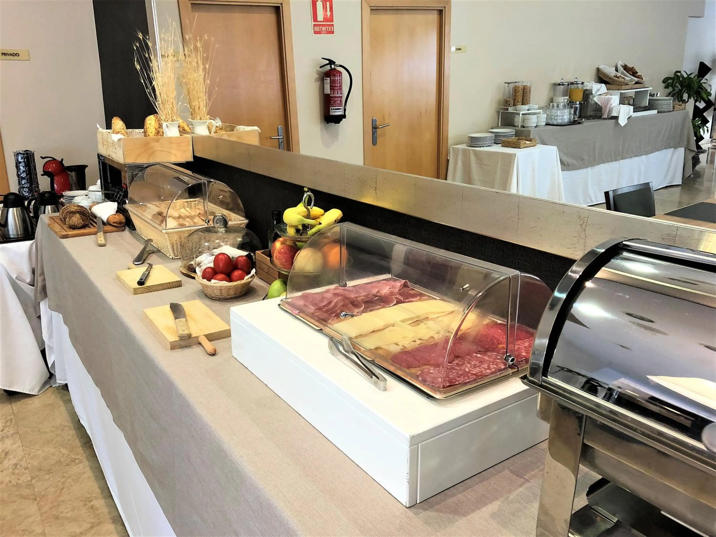 Buffet breakfast in Apartamentos Plaza Picasso