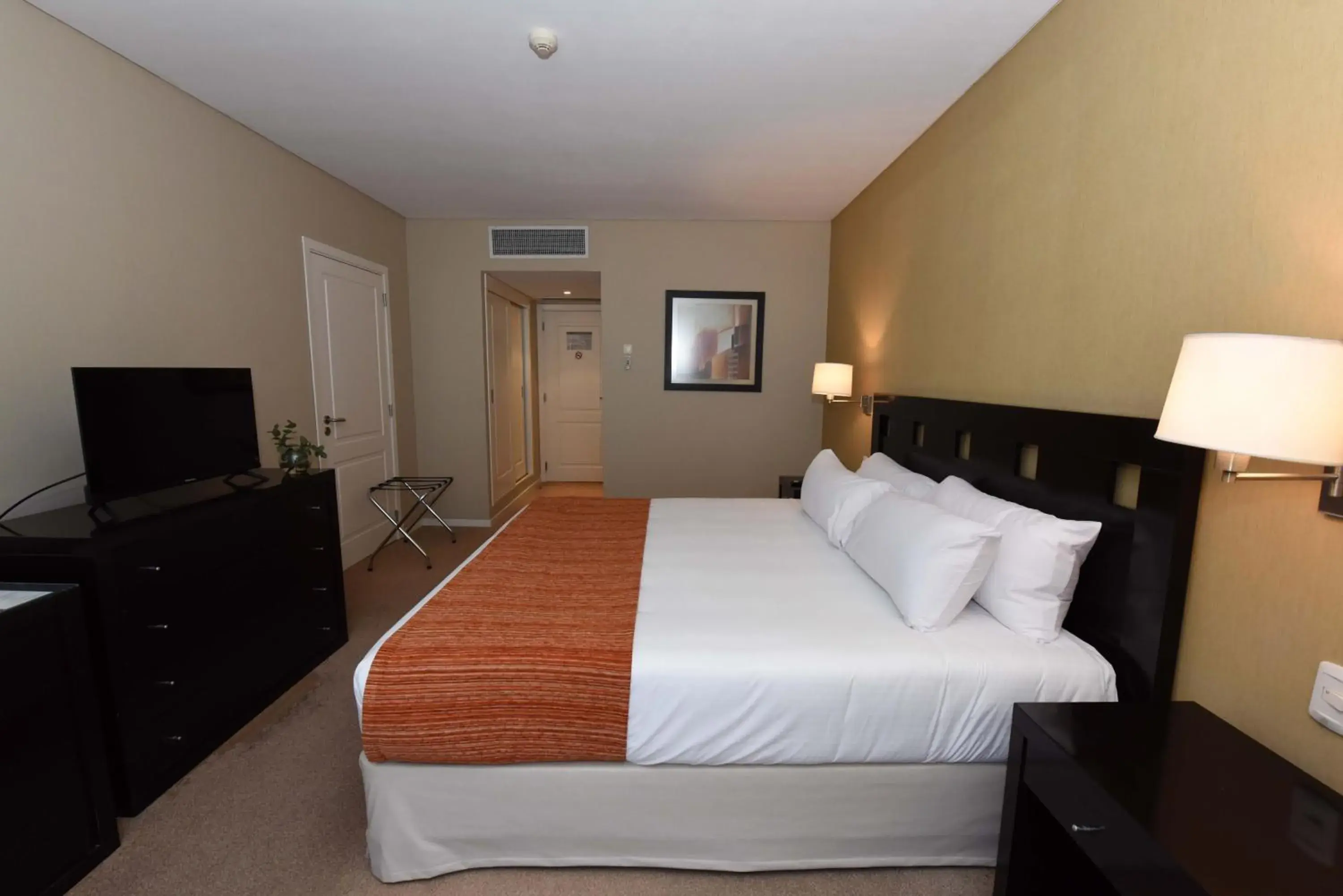 Standard King Room in Camberland Resort & Spa Ramallo Standard King Room in Camberland Resort & Spa Ramallo