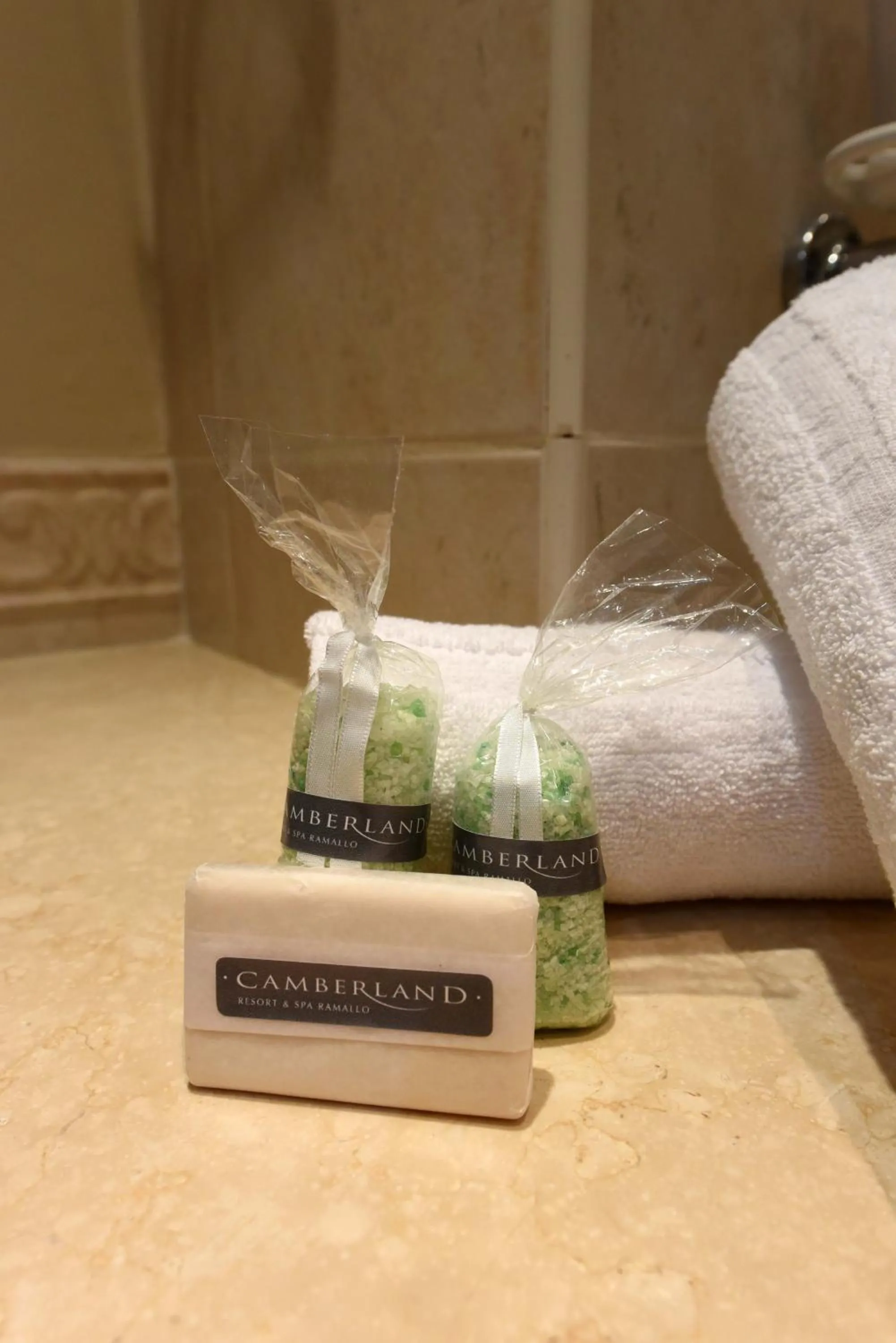 Bathroom, Bed in Camberland Resort & Spa Ramallo