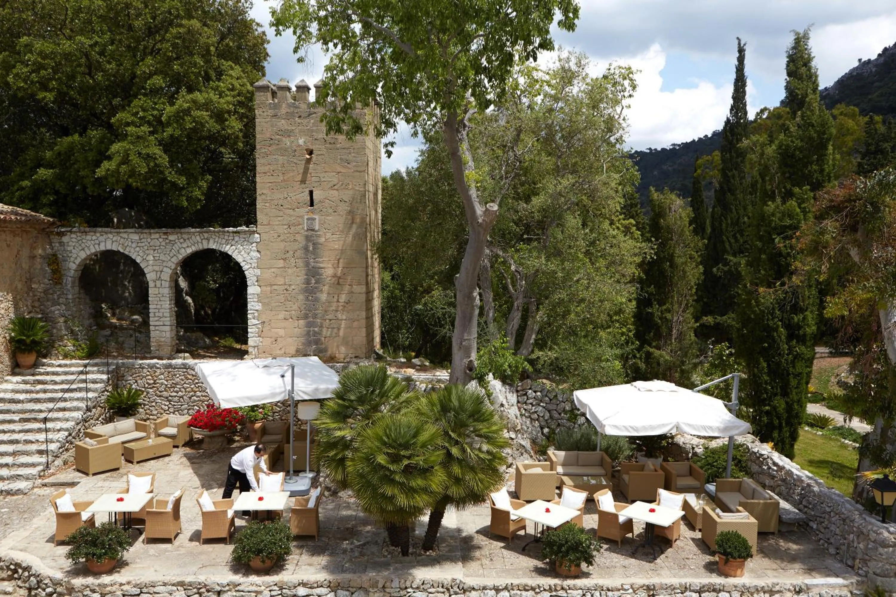 Facade/entrance in L’Hermitage Hotel & Spa
