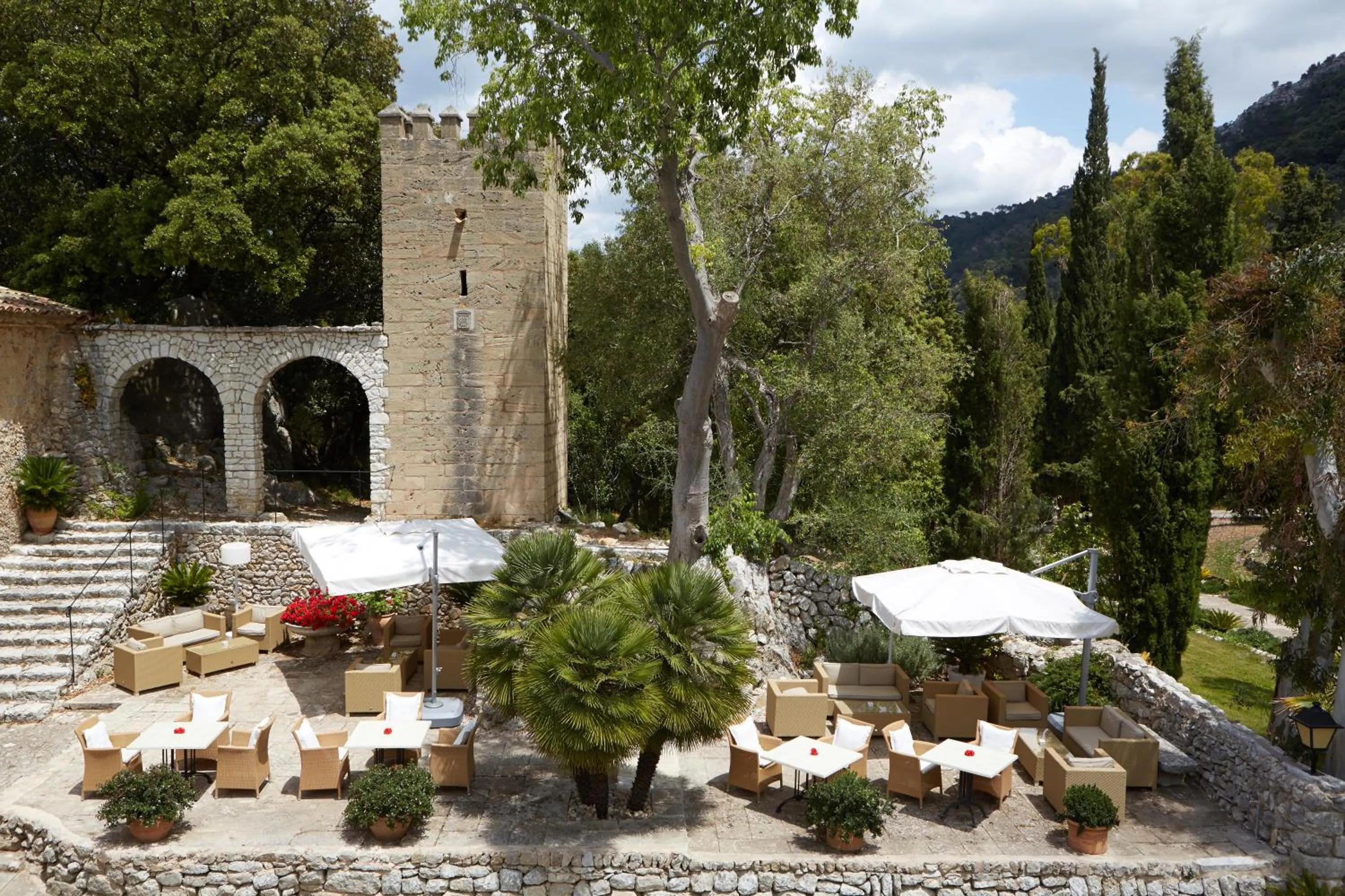 Patio in L’Hermitage Hotel & Spa