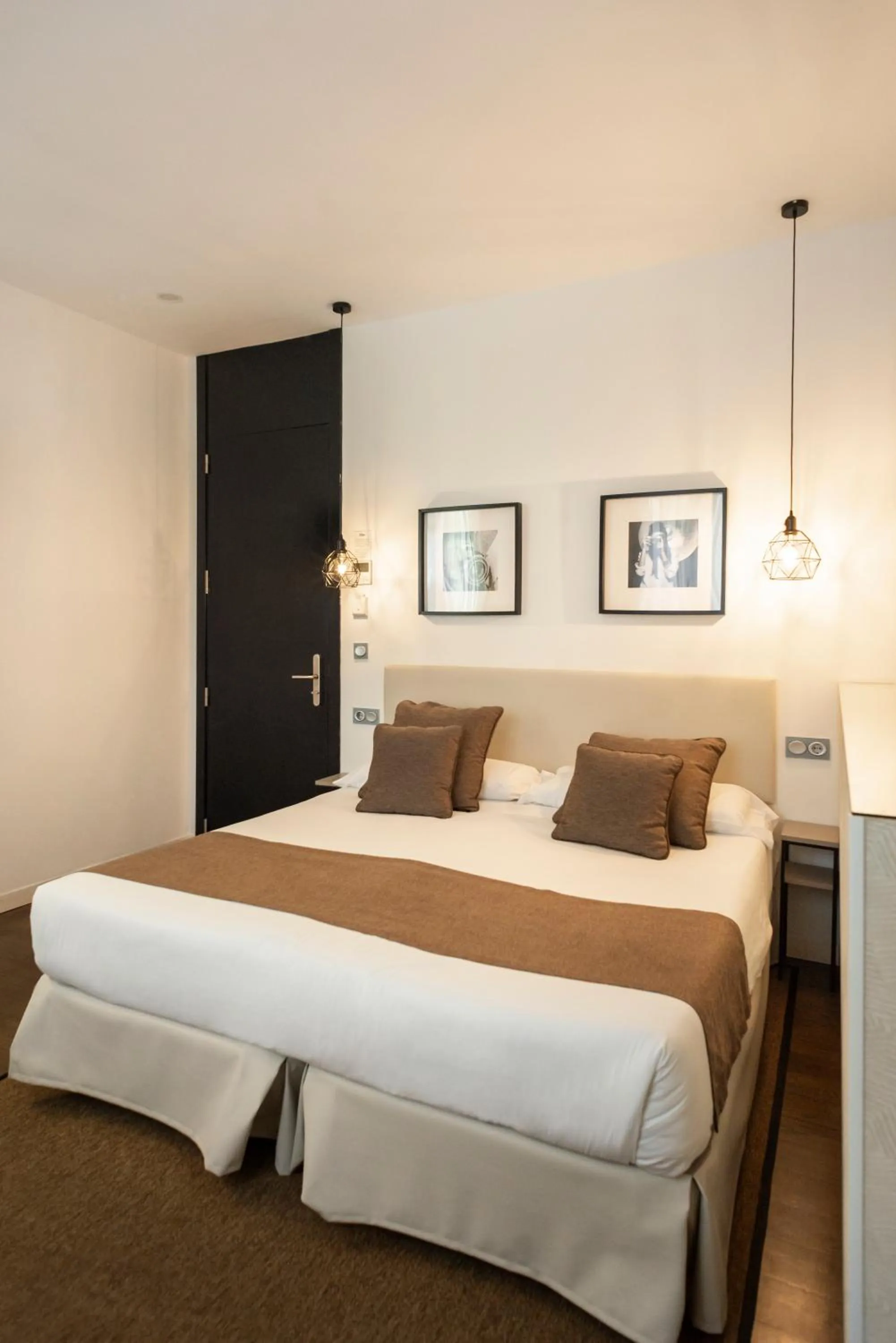 Bed in Blanq Carmen Hotel