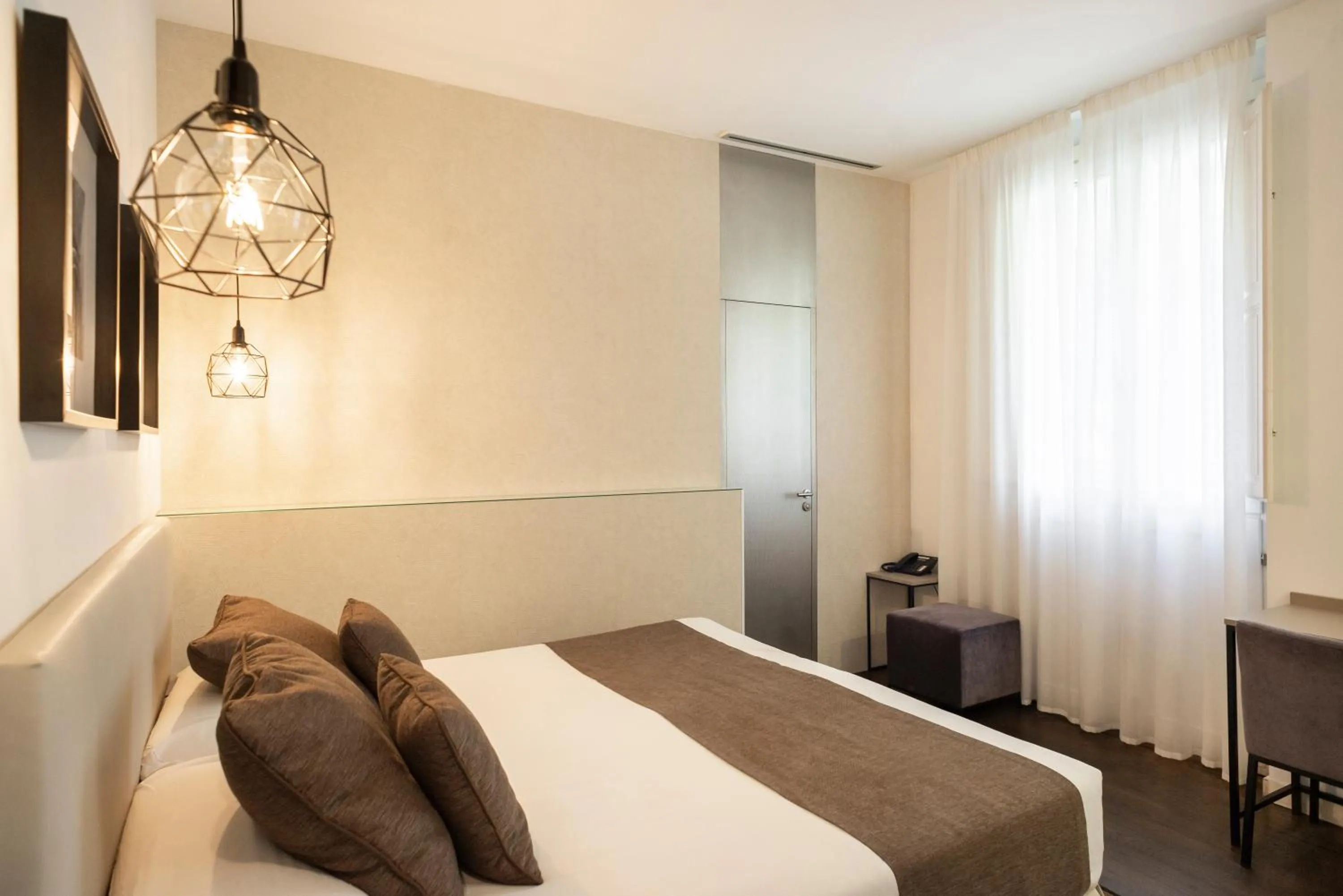 Photo of the whole room, Bed in Blanq Carmen Hotel