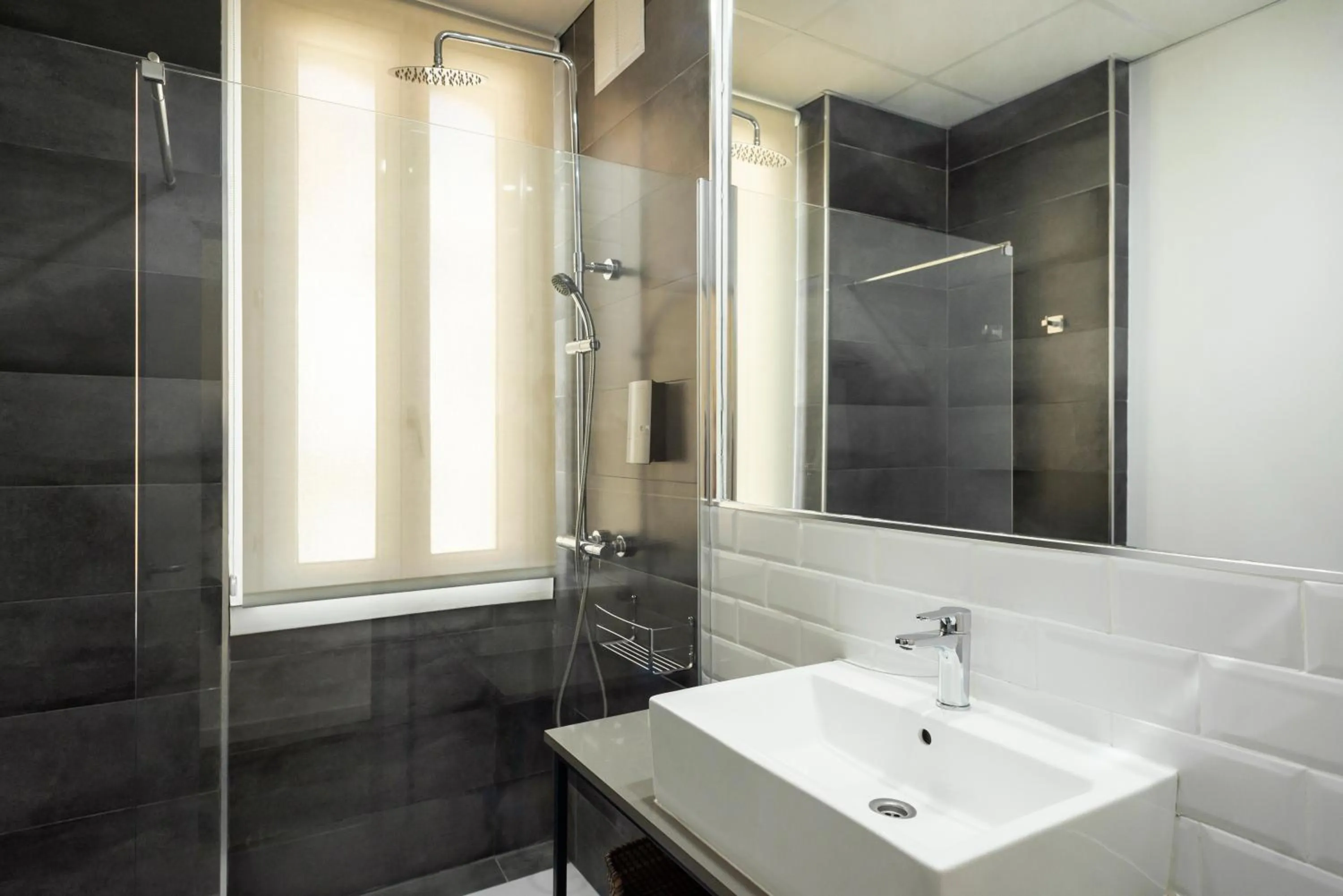 Bathroom in Blanq Carmen Hotel