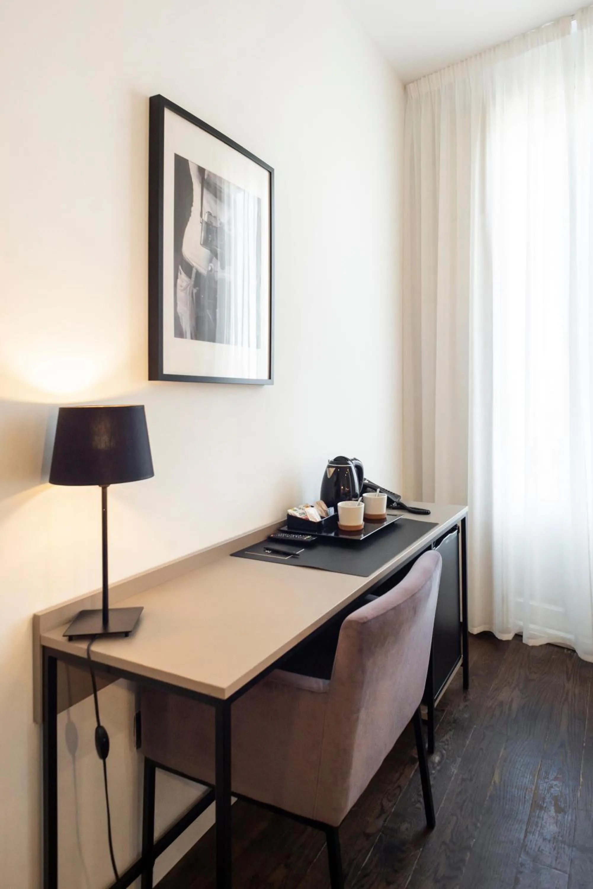 hair dresser in Blanq Carmen Hotel