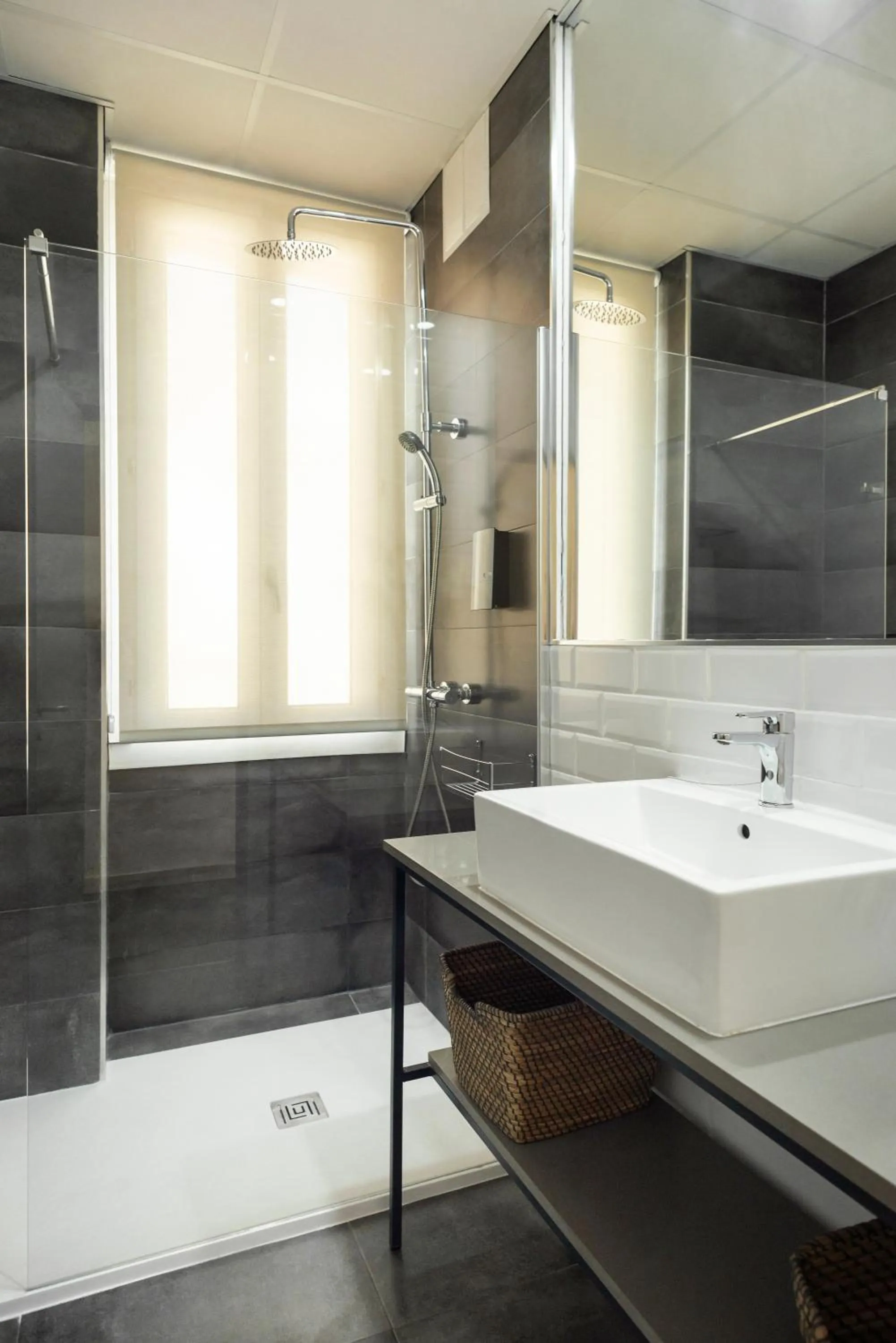 Bathroom in Blanq Carmen Hotel