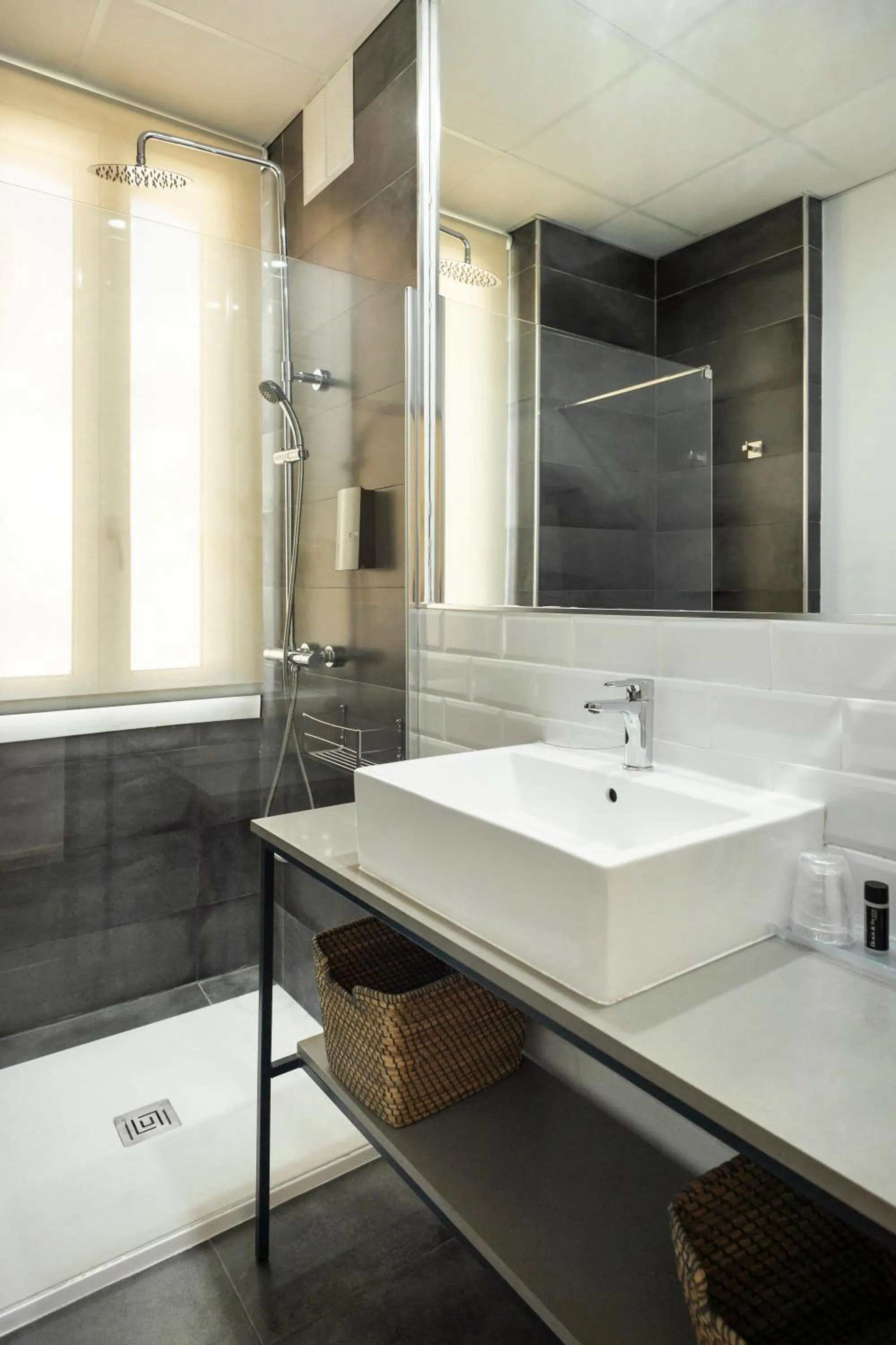 Bathroom in Blanq Carmen Hotel