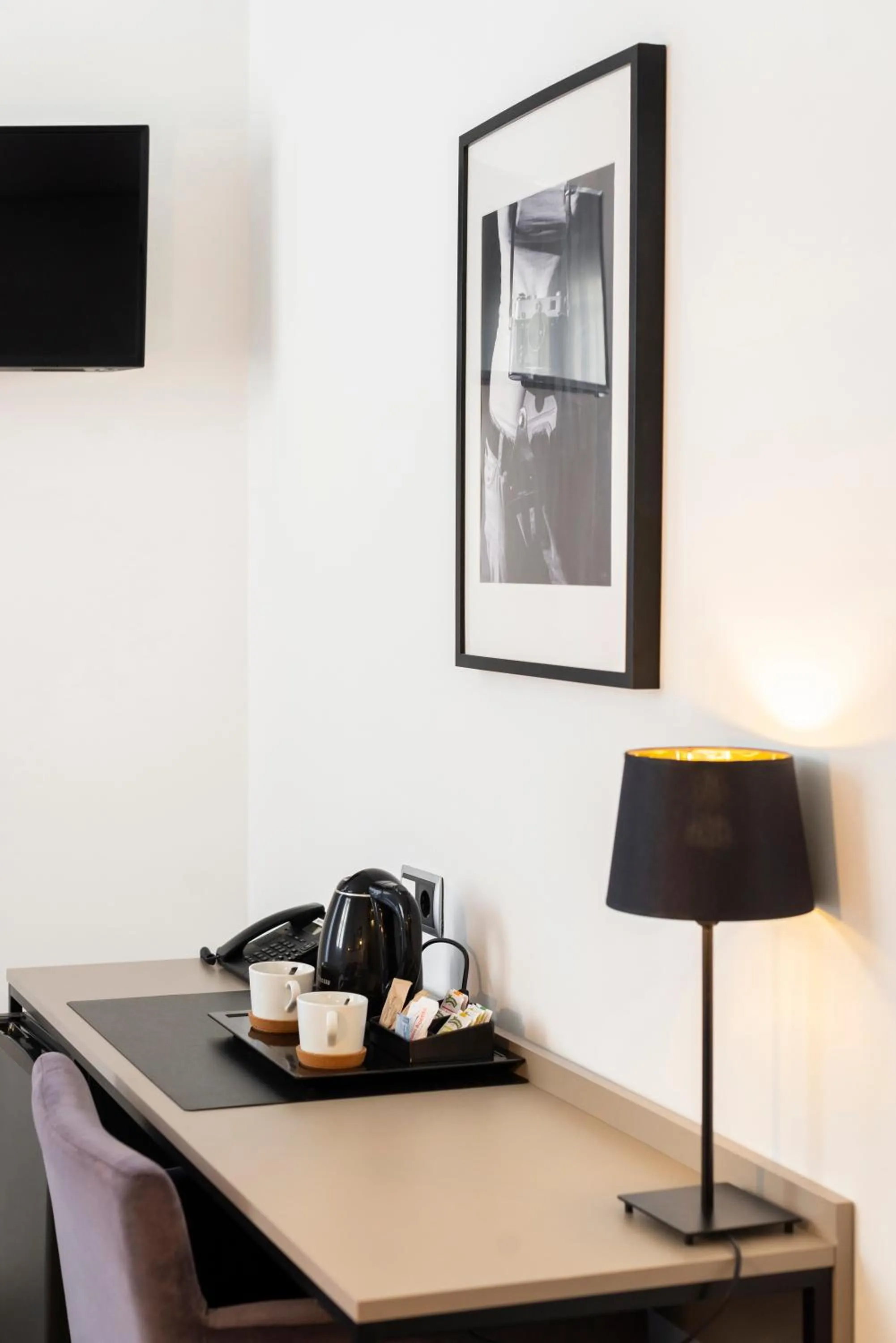 hair dresser in Blanq Carmen Hotel