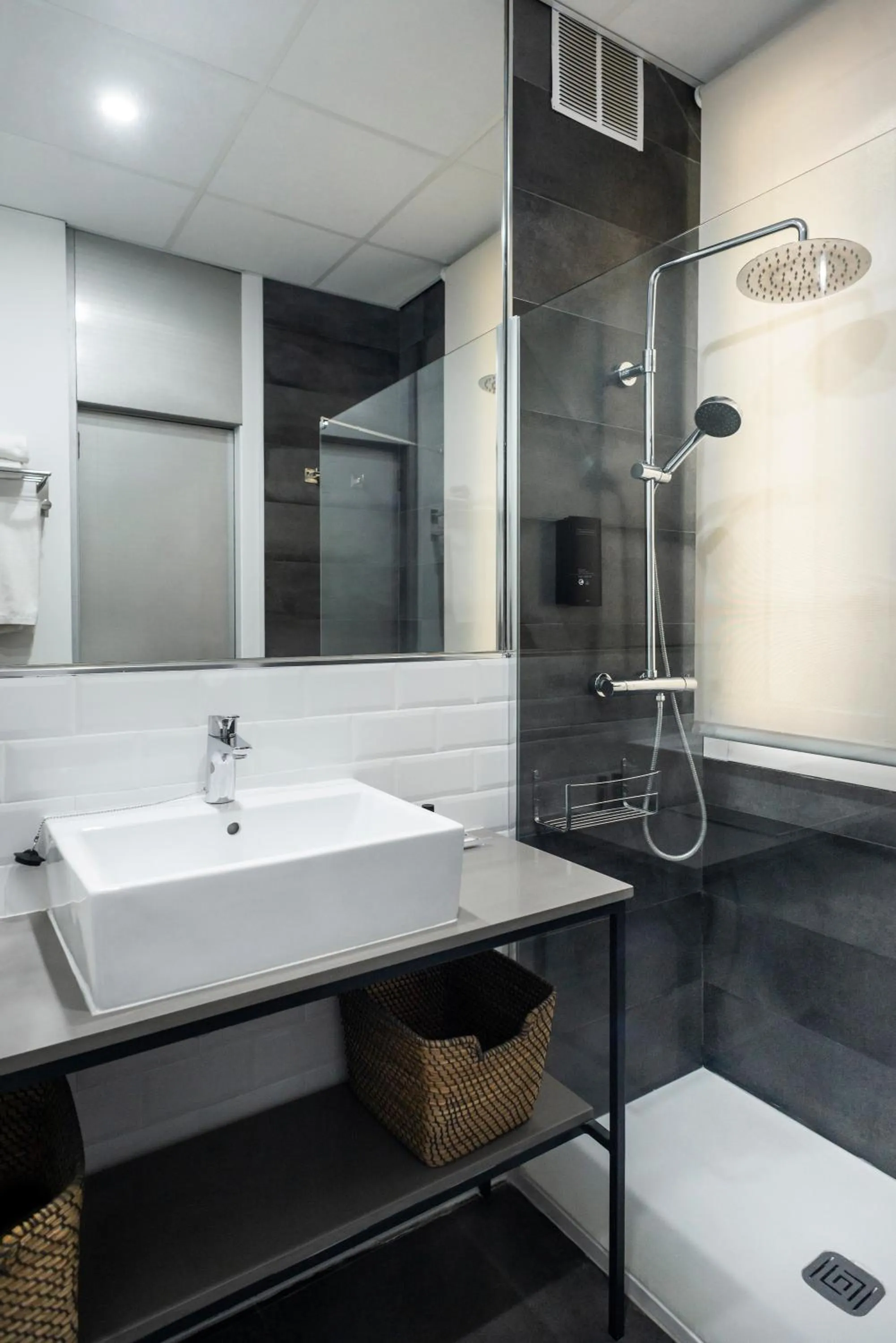 Shower in Blanq Carmen Hotel