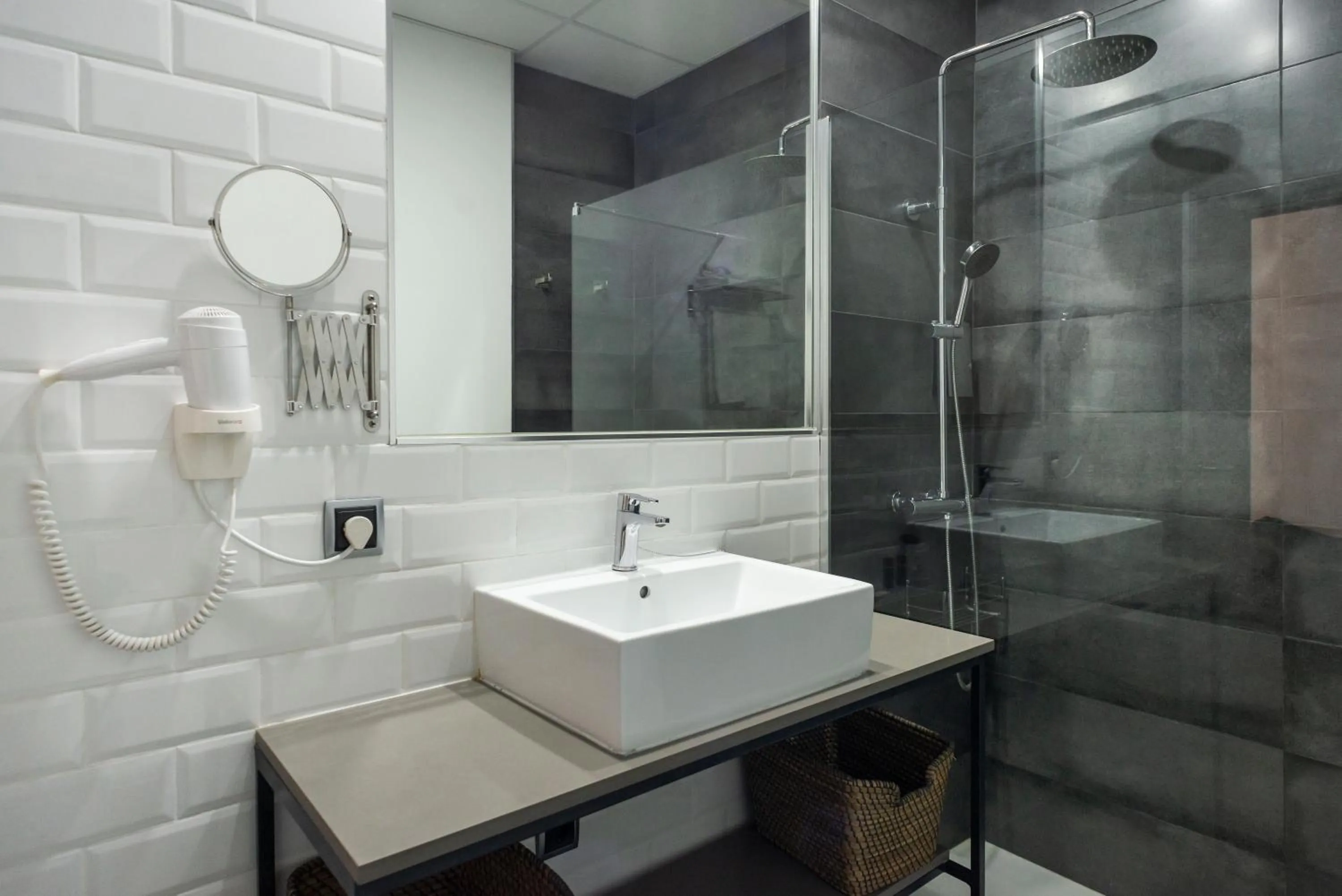 Shower in Blanq Carmen Hotel