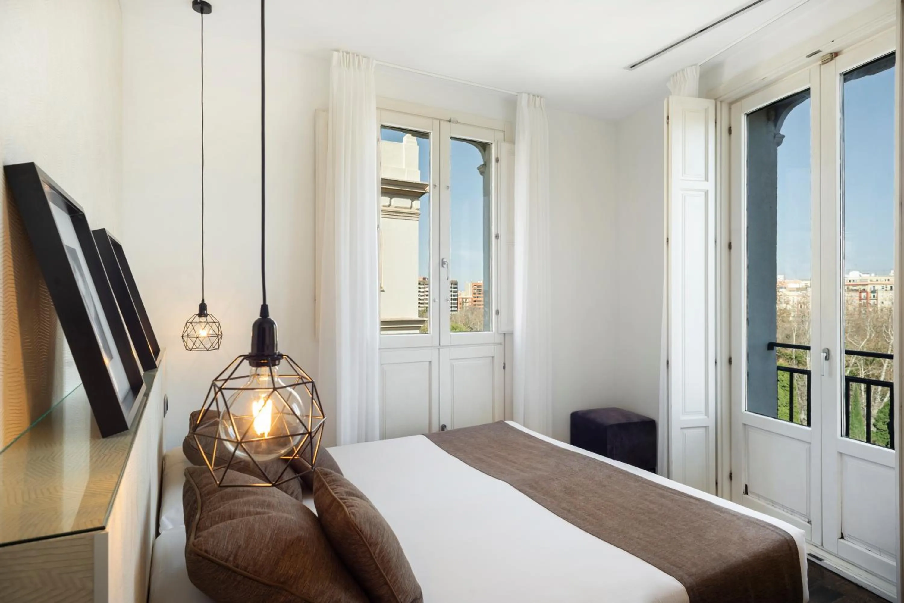 Bed in Blanq Carmen Hotel