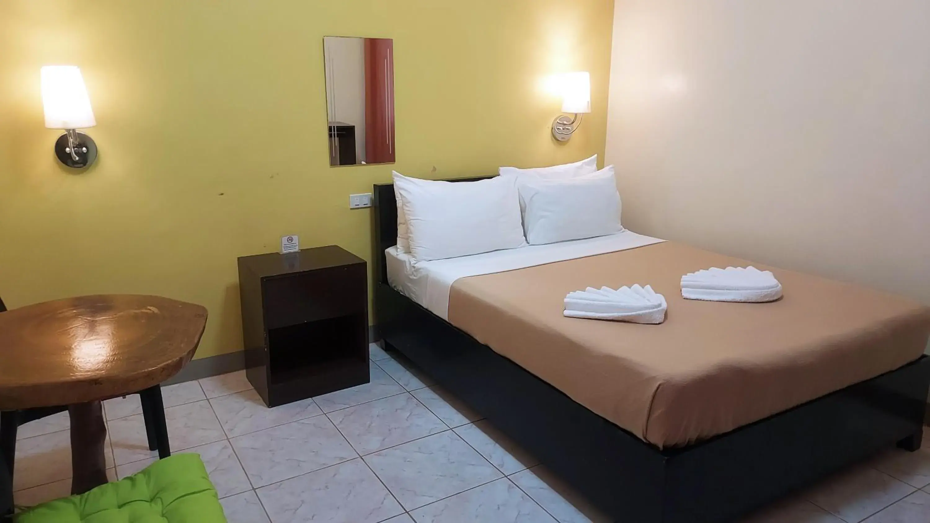 Bedroom, Bed in Coron Vista Lodge Bedroom, Bed in Coron Vista Lodge