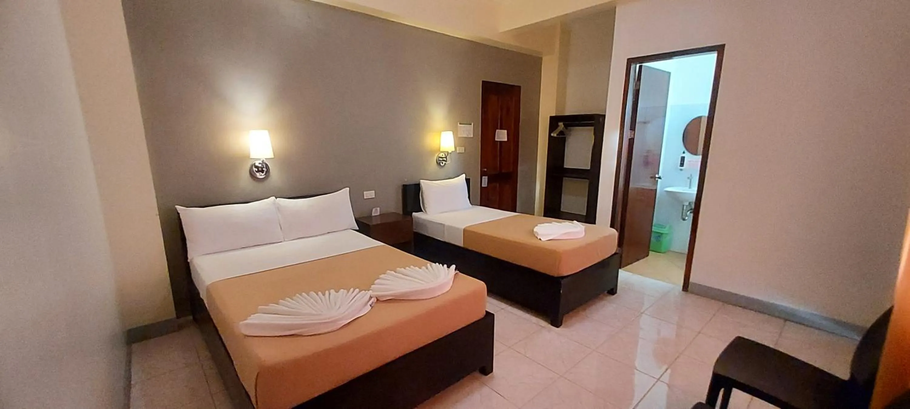 Bedroom, Bed in Coron Vista Lodge