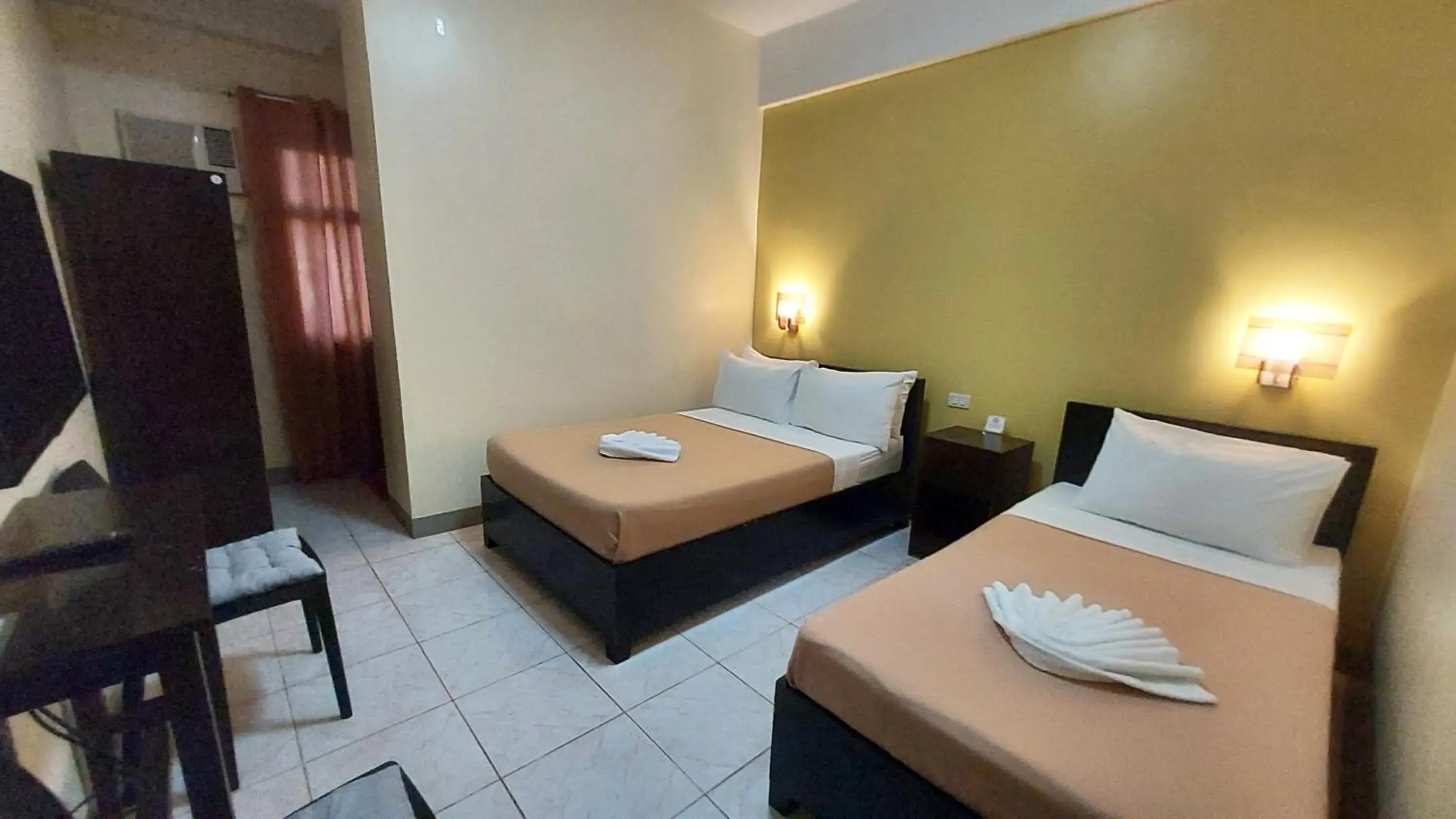 Bedroom, Bed in Coron Vista Lodge Bedroom, Bed in Coron Vista Lodge