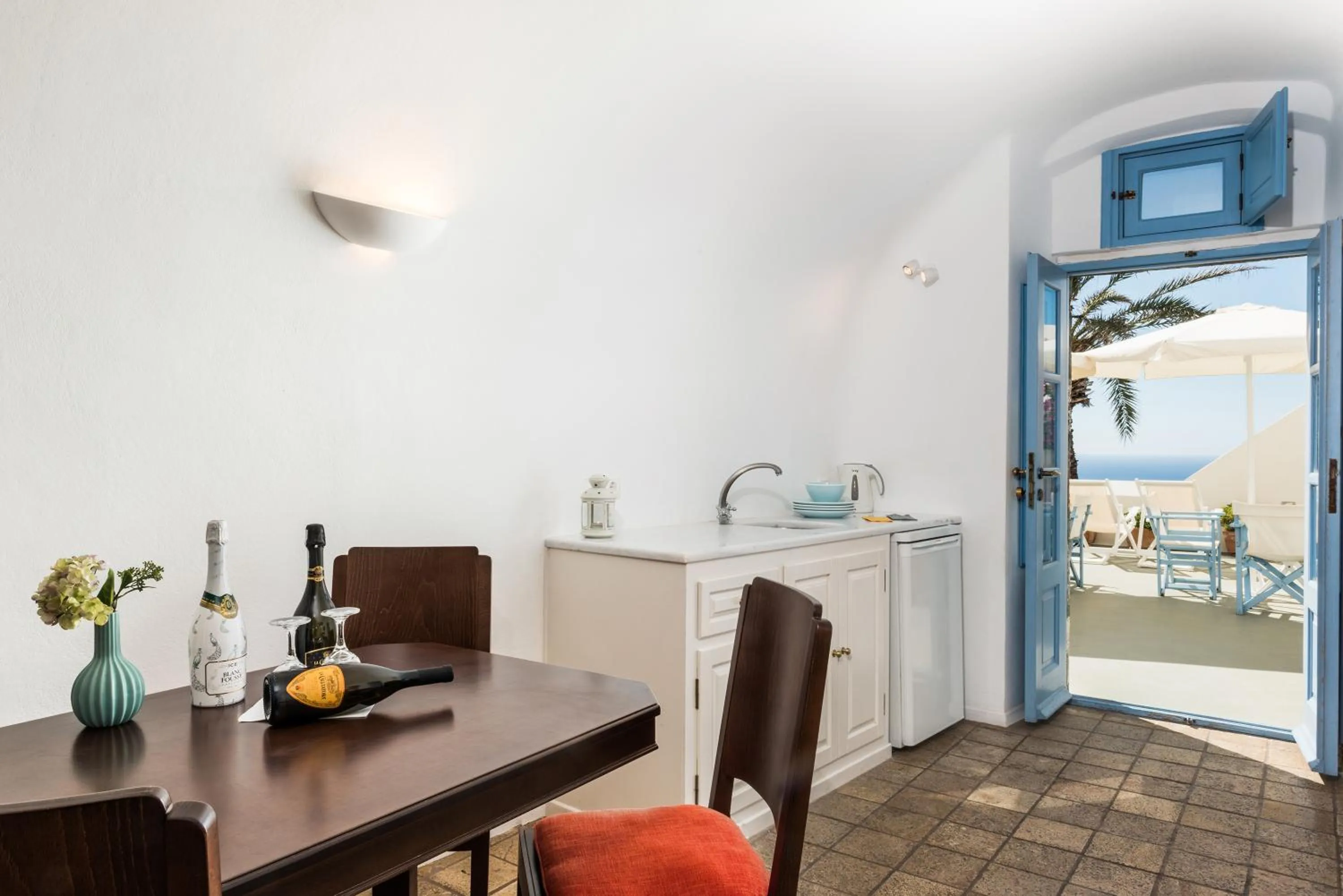 Dining area in Pantelia Suites