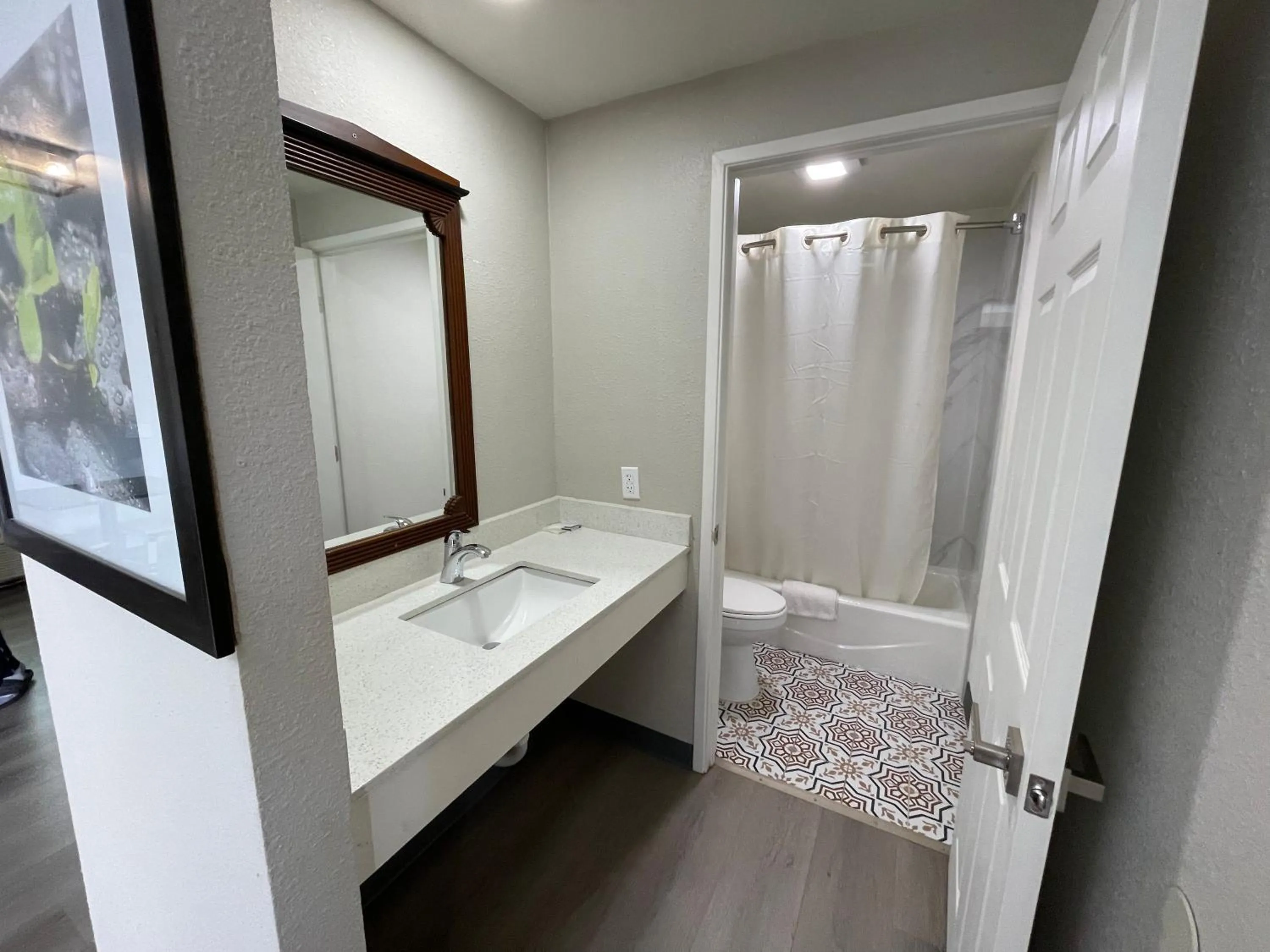 Bathroom in Villa Inn Anaheim