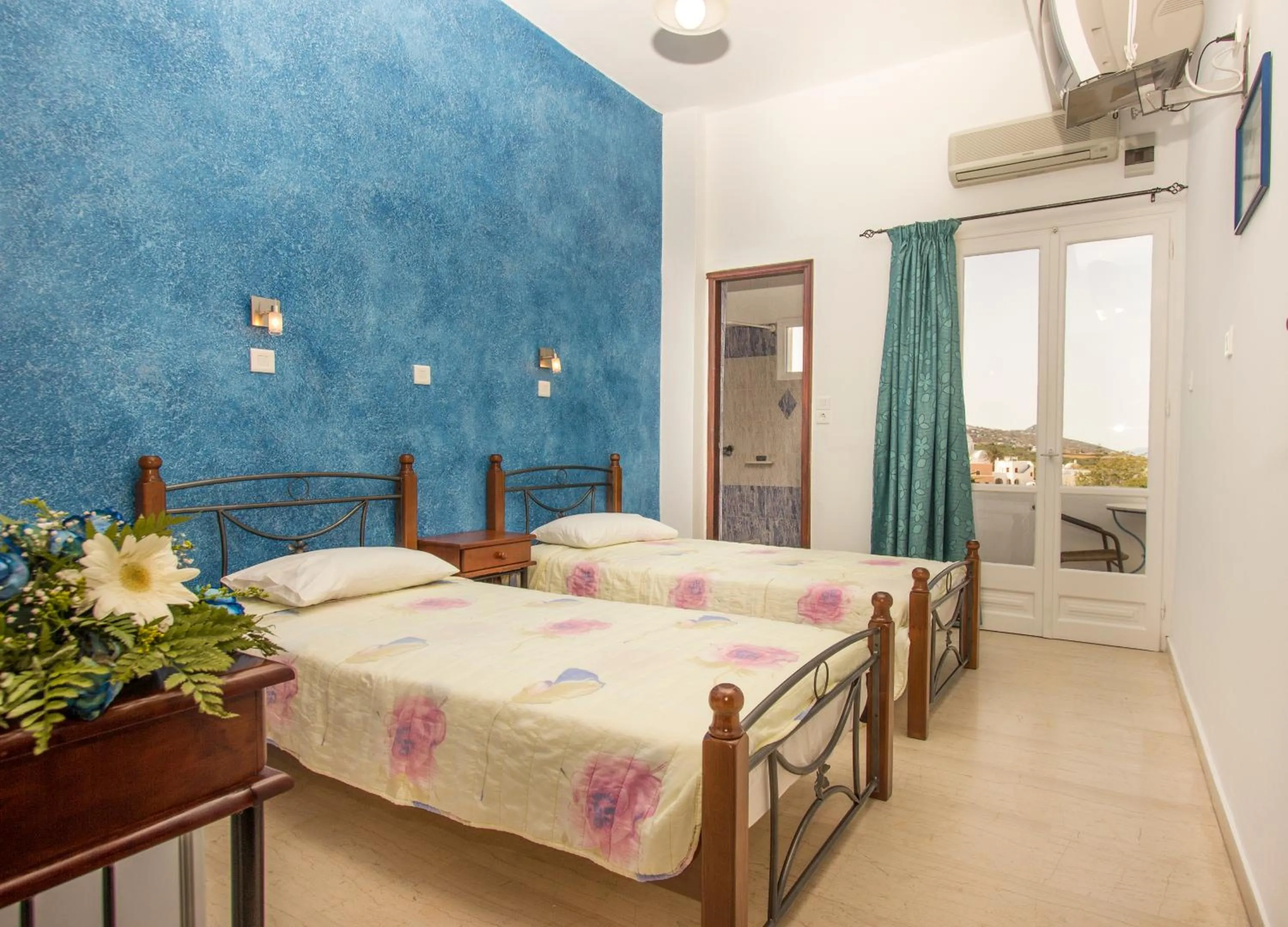 Photo of the whole room, Bed in Villa Pelekanos