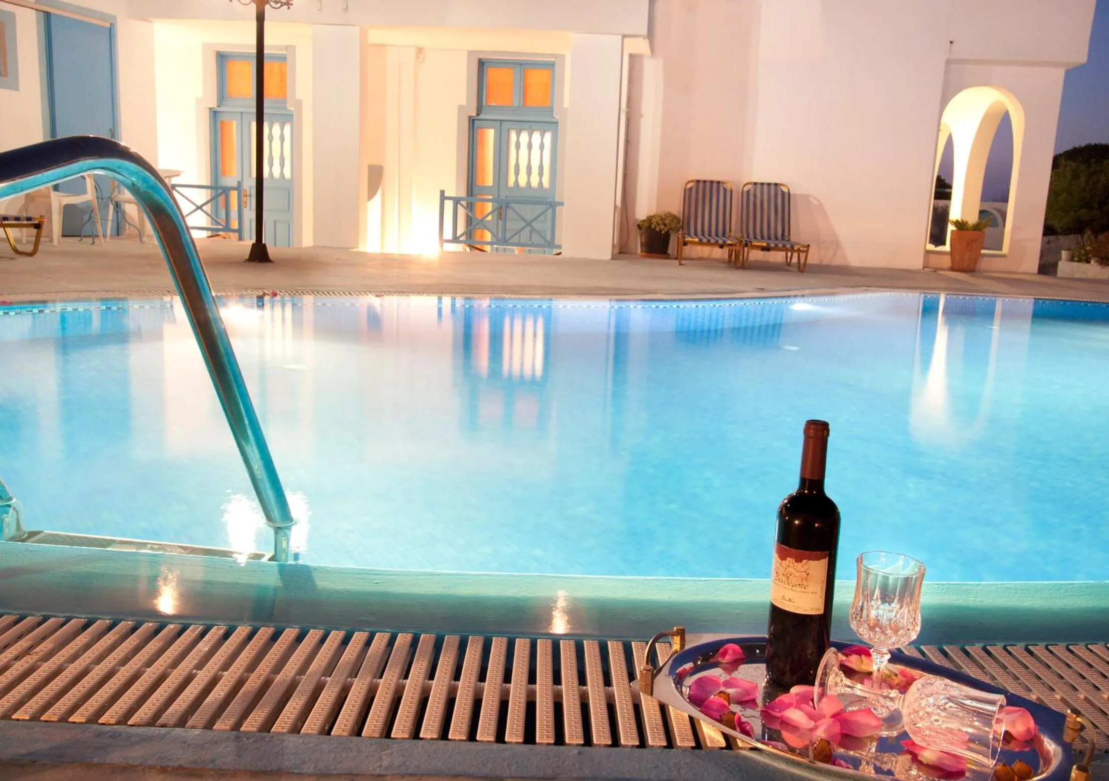 Swimming pool in Villa Pelekanos