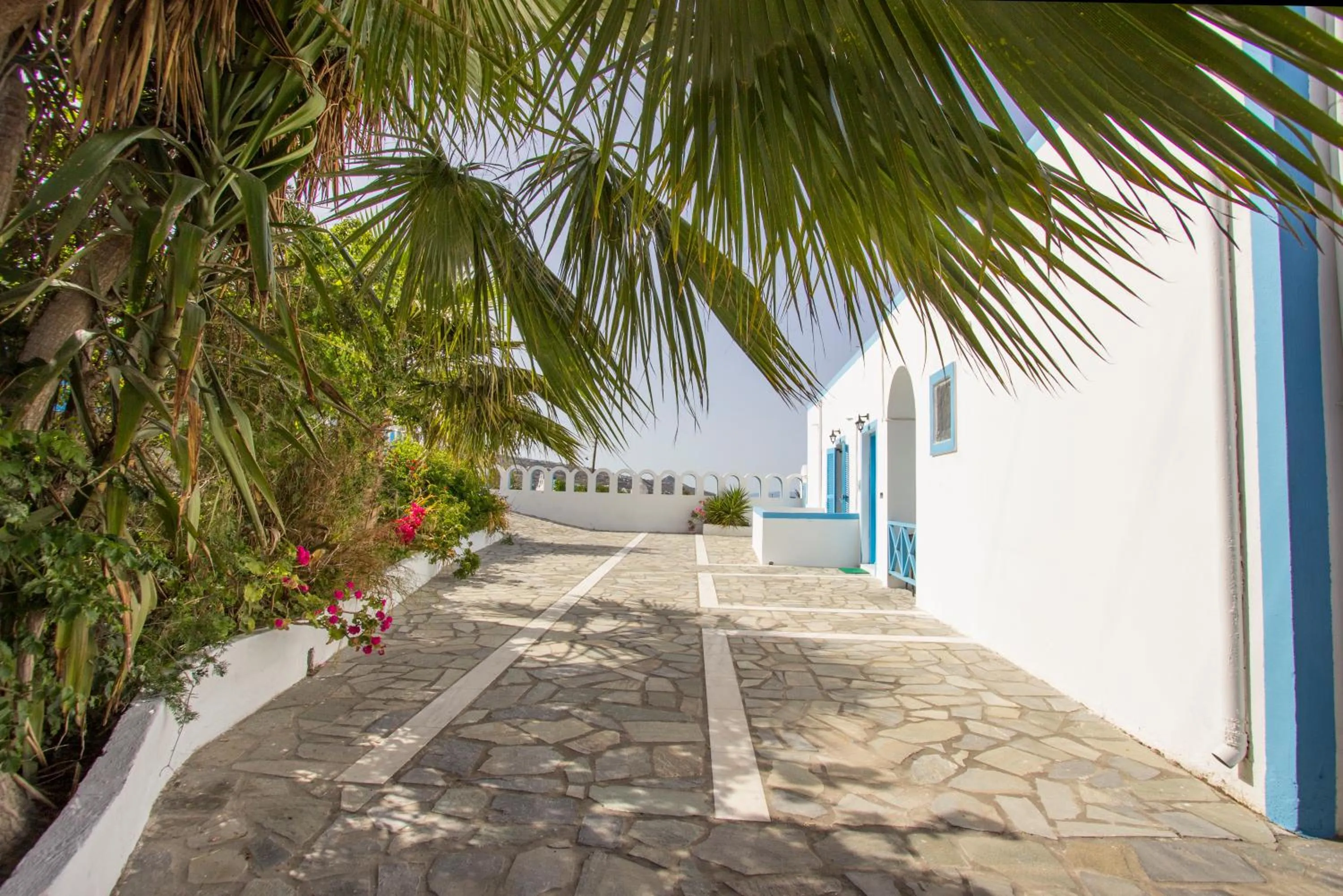 Facade/entrance in Villa Pelekanos