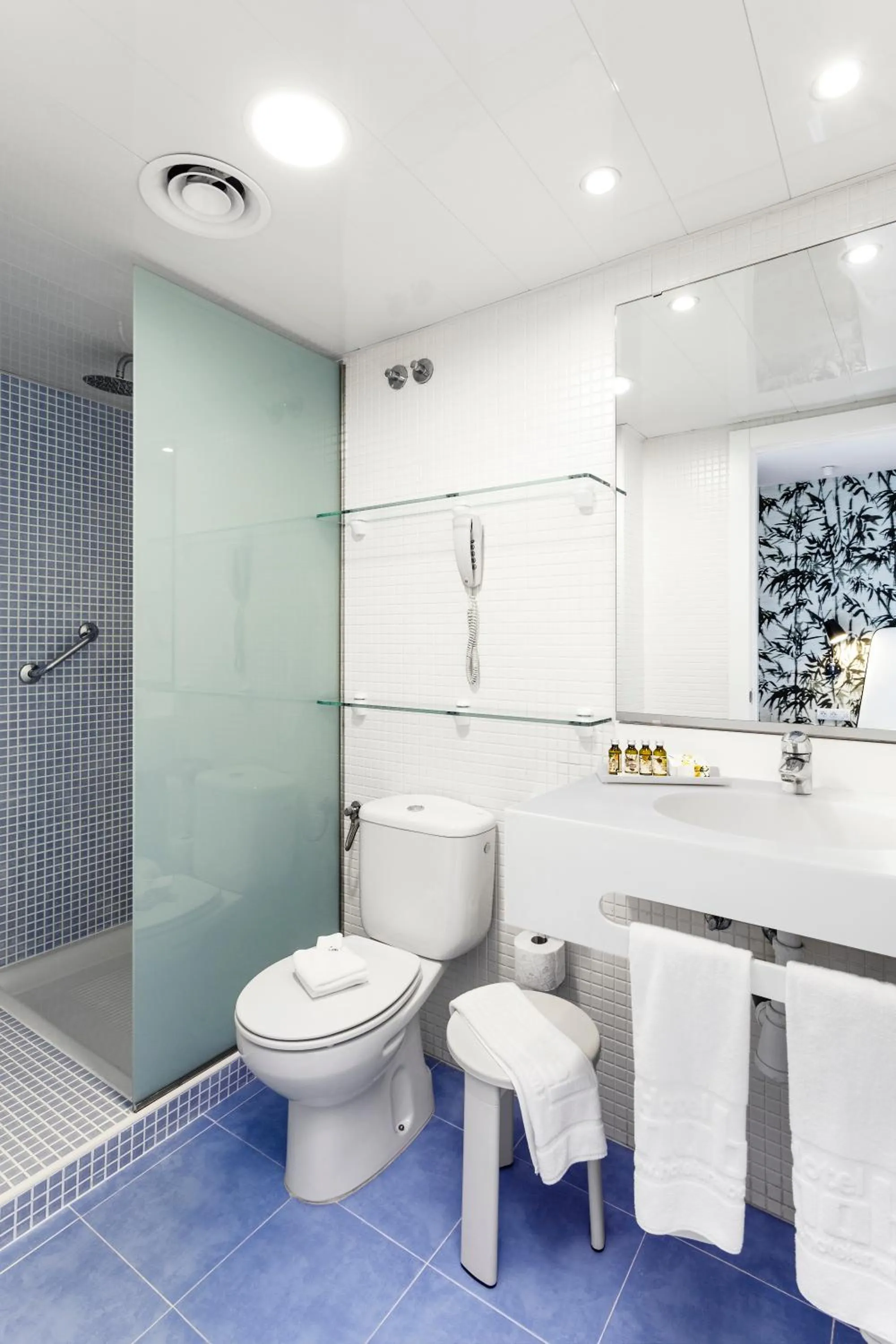 Shower in Hotel Anabel