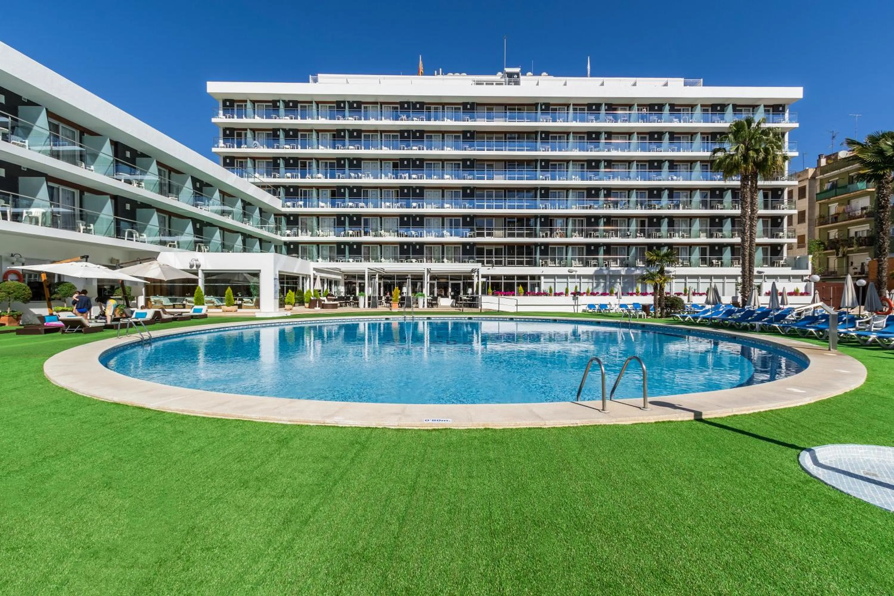 Swimming pool in Hotel Anabel