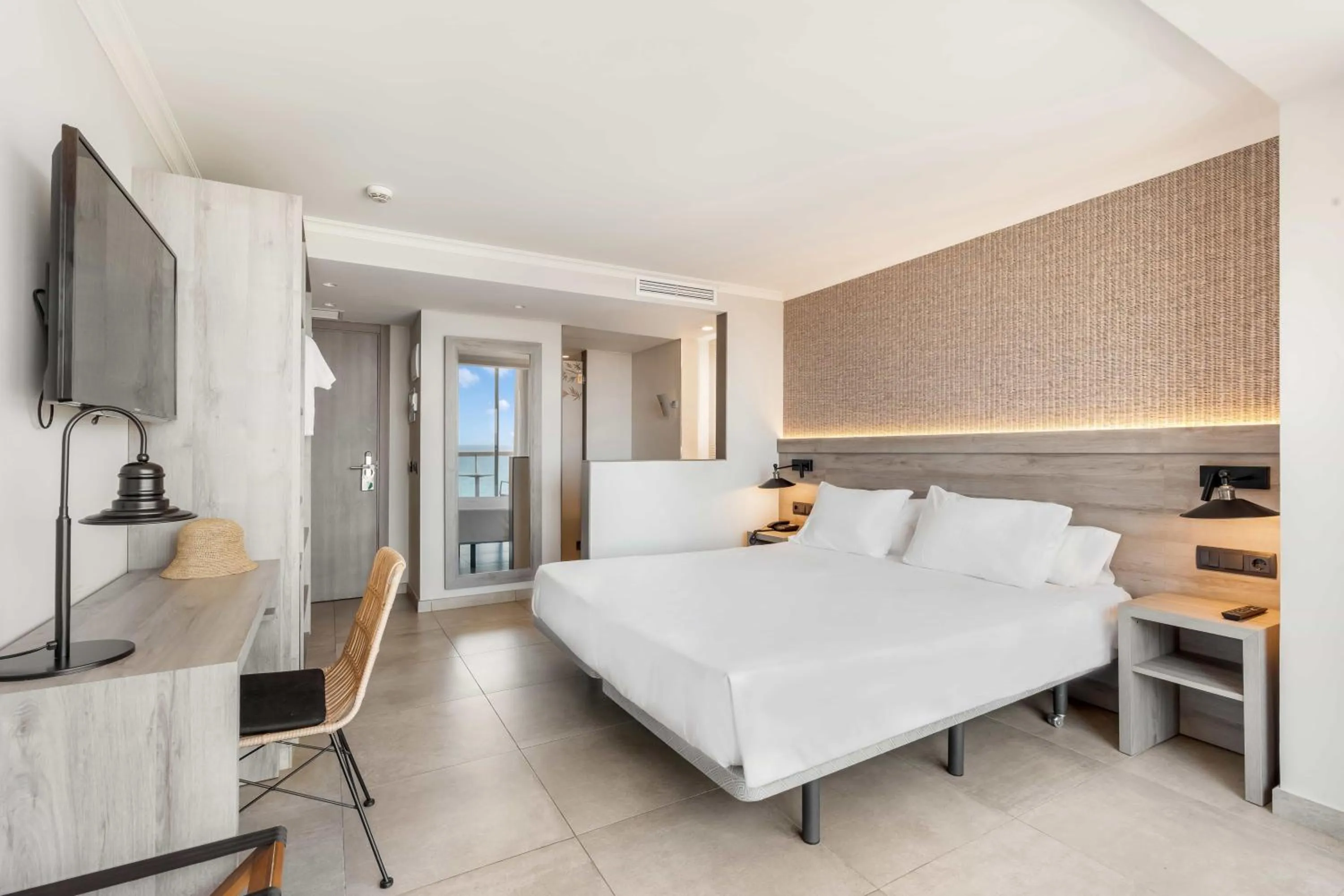 Bed in Hotel Metropol