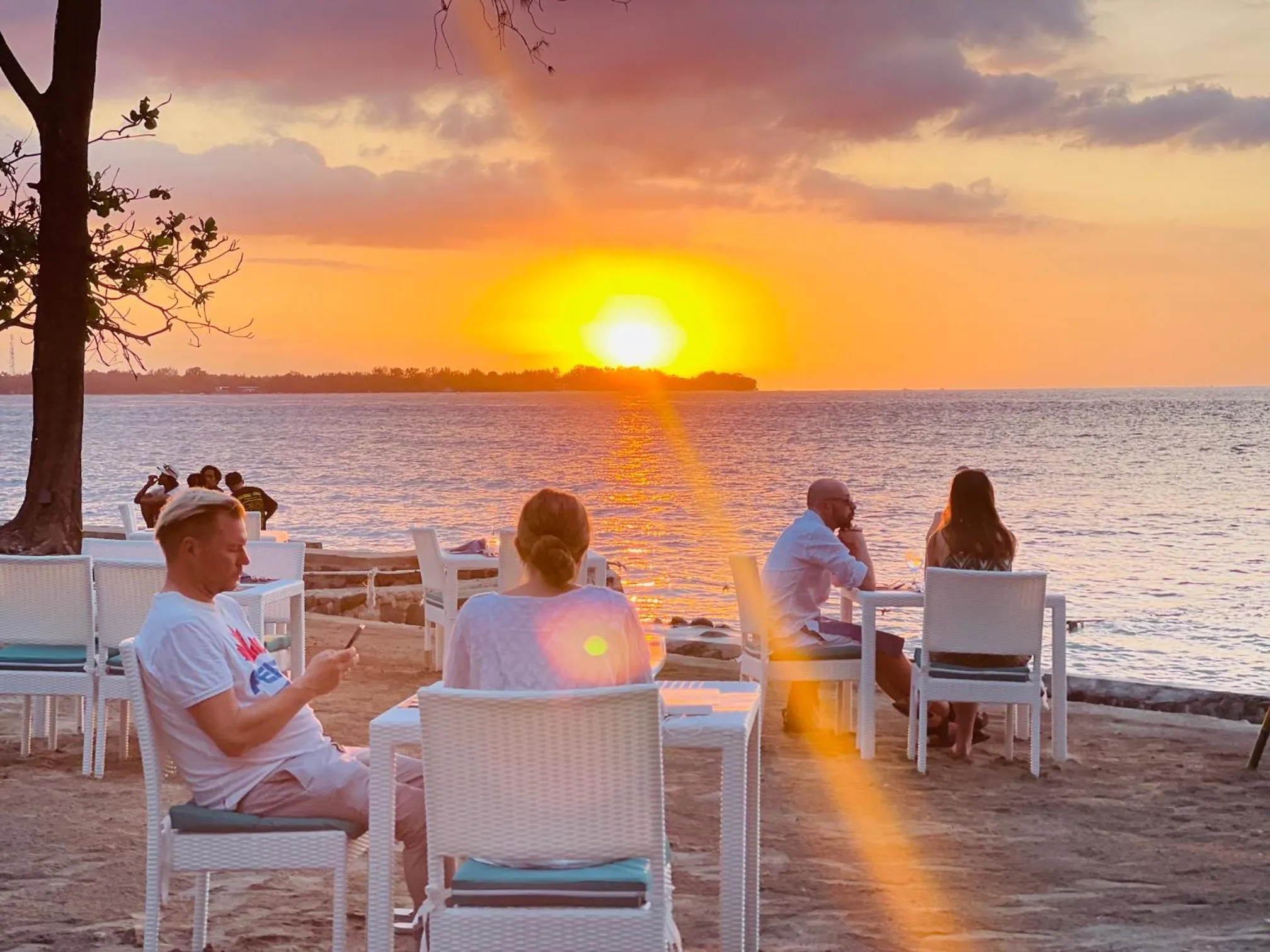 Restaurant/places to eat in Formosa Beach Club & Bungalow