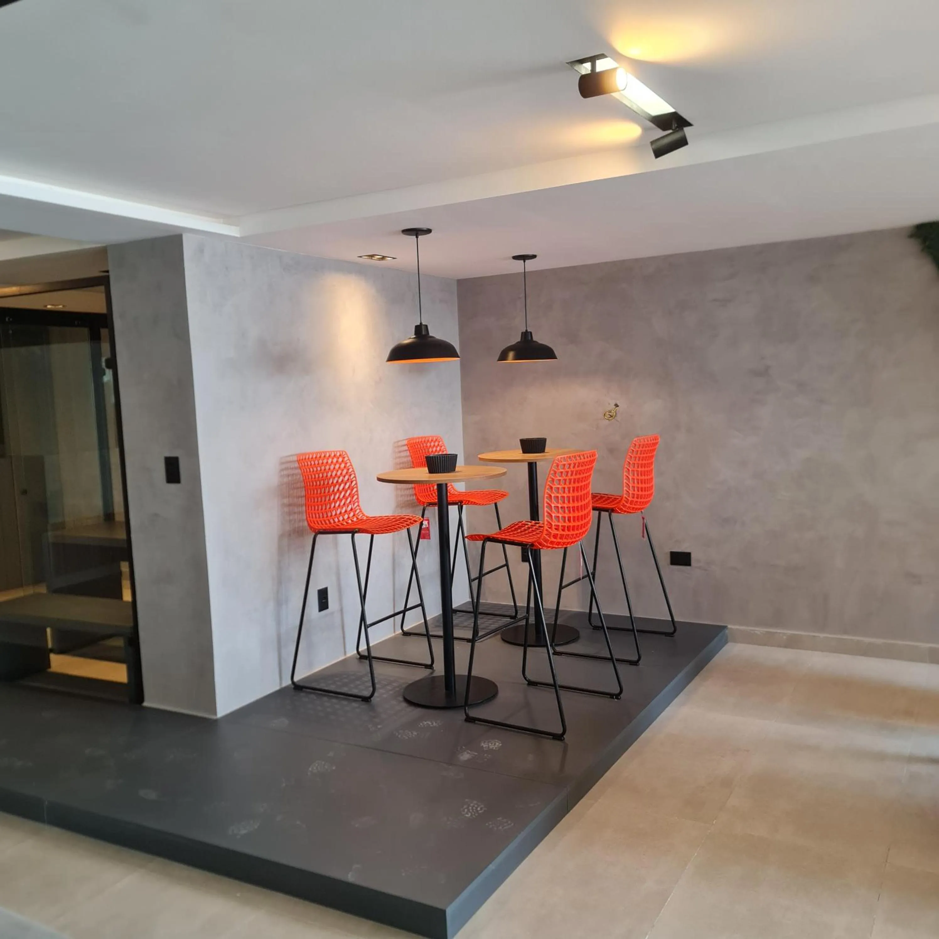 Seating area in Lindo Flat no Jardim Oceania - Get One