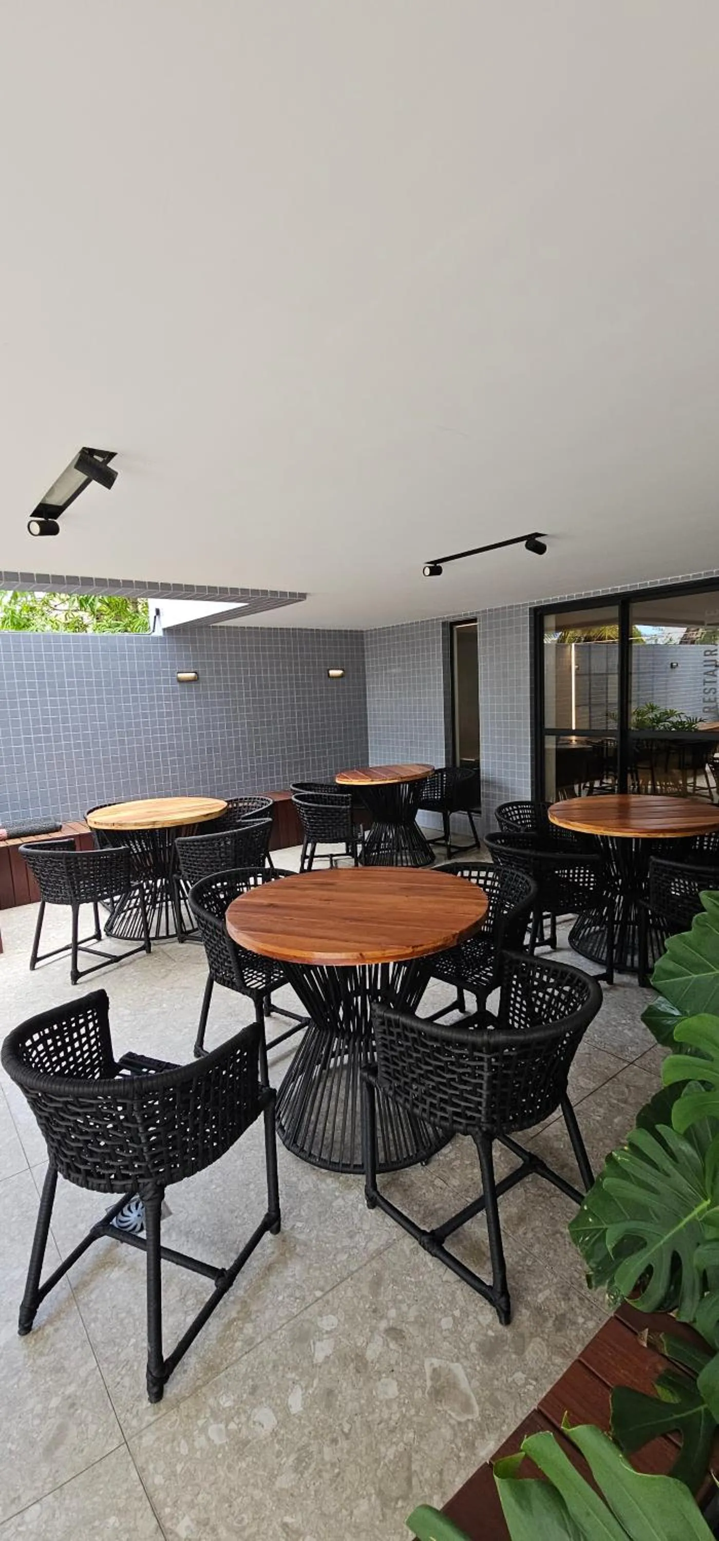 Restaurant/places to eat in Lindo Flat no Jardim Oceania - Get One