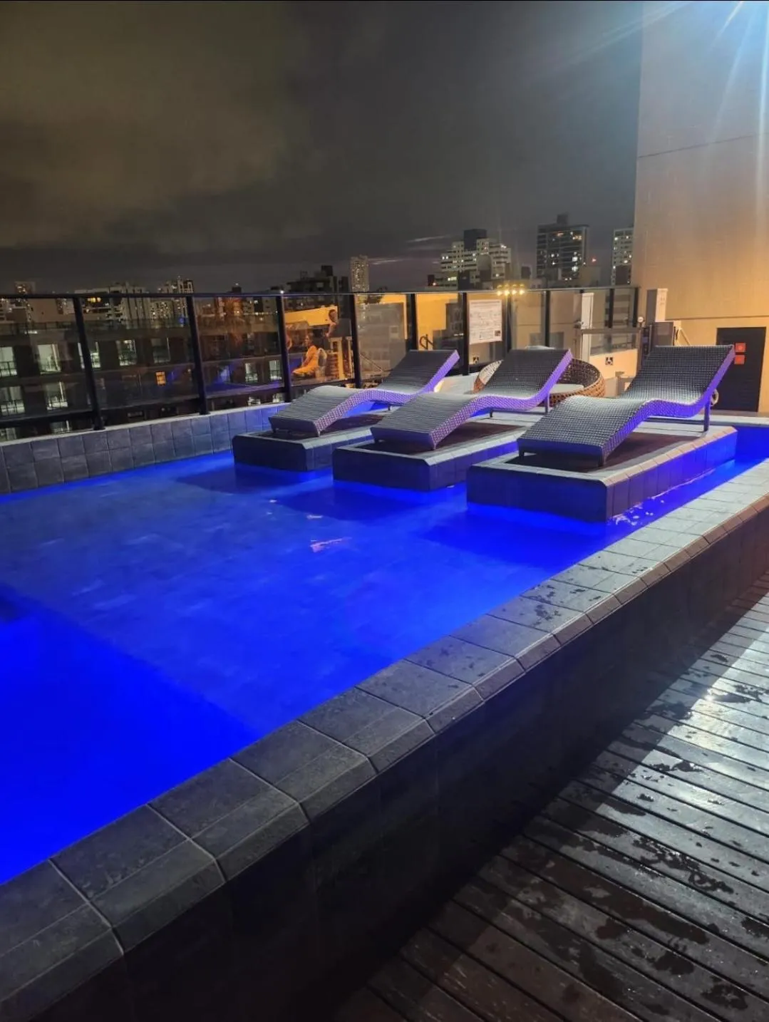 Swimming pool in Lindo Flat no Jardim Oceania - Get One