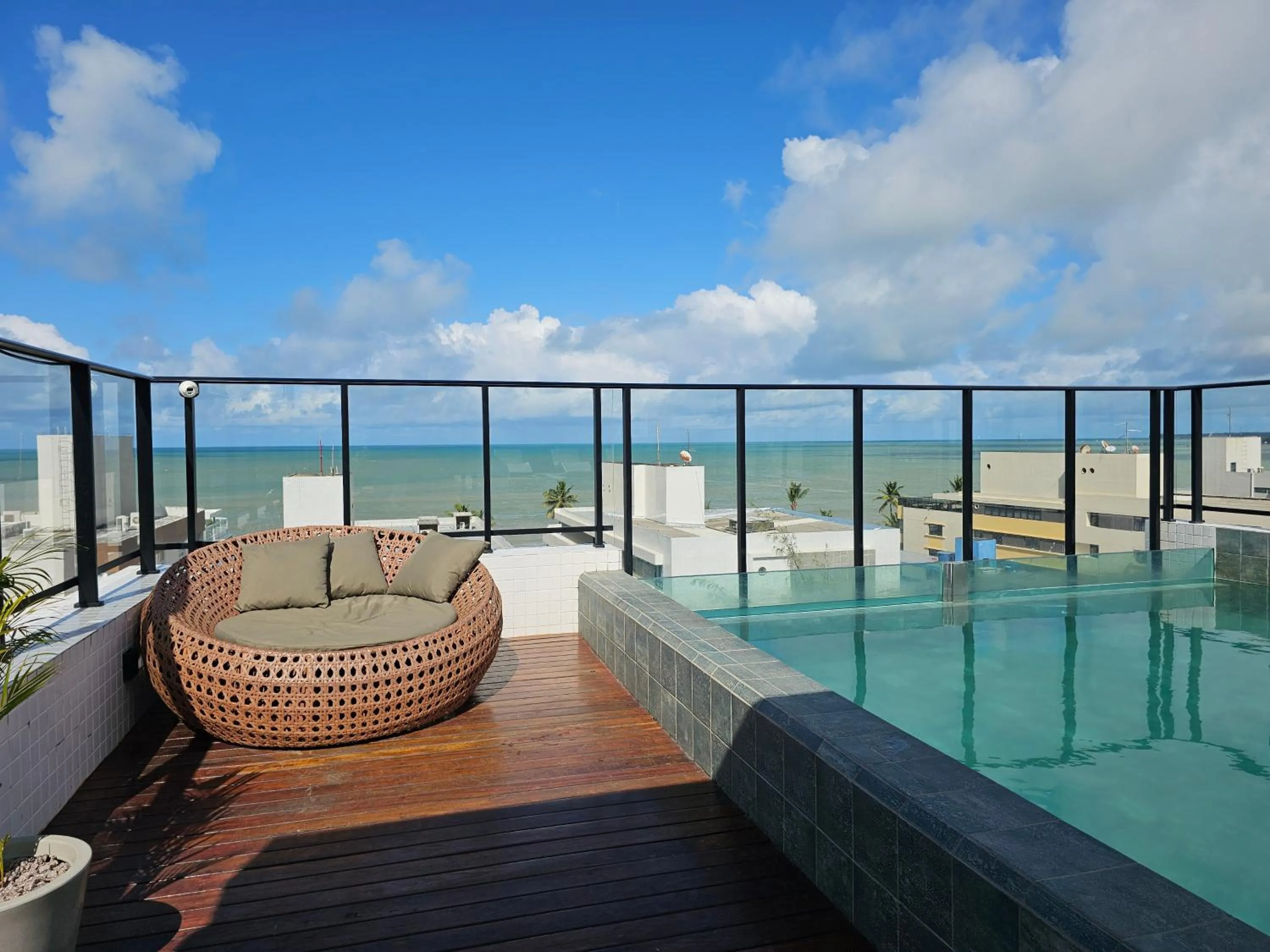 Swimming pool in Lindo Flat no Jardim Oceania - Get One