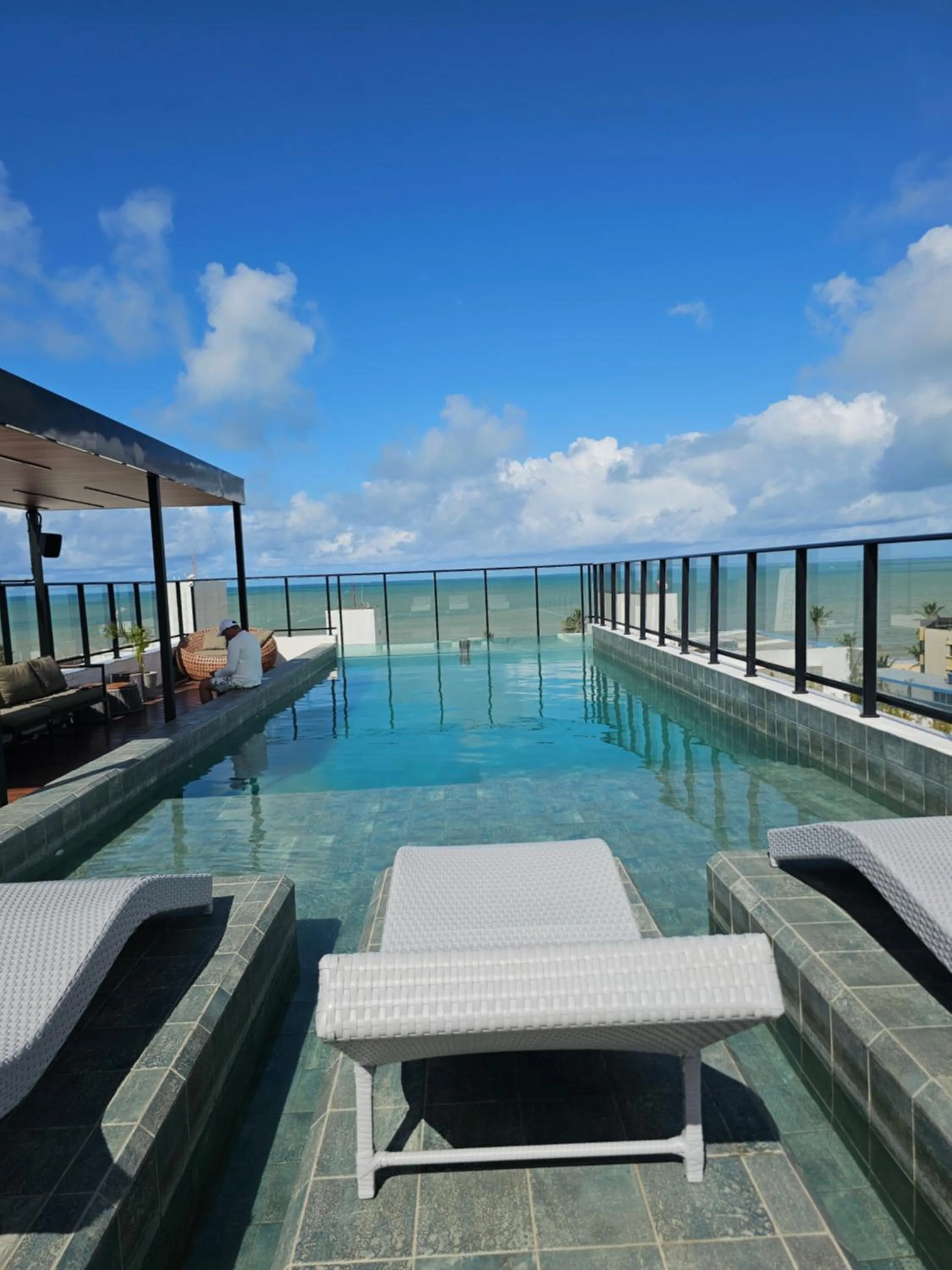 Swimming pool in Lindo Flat no Jardim Oceania - Get One