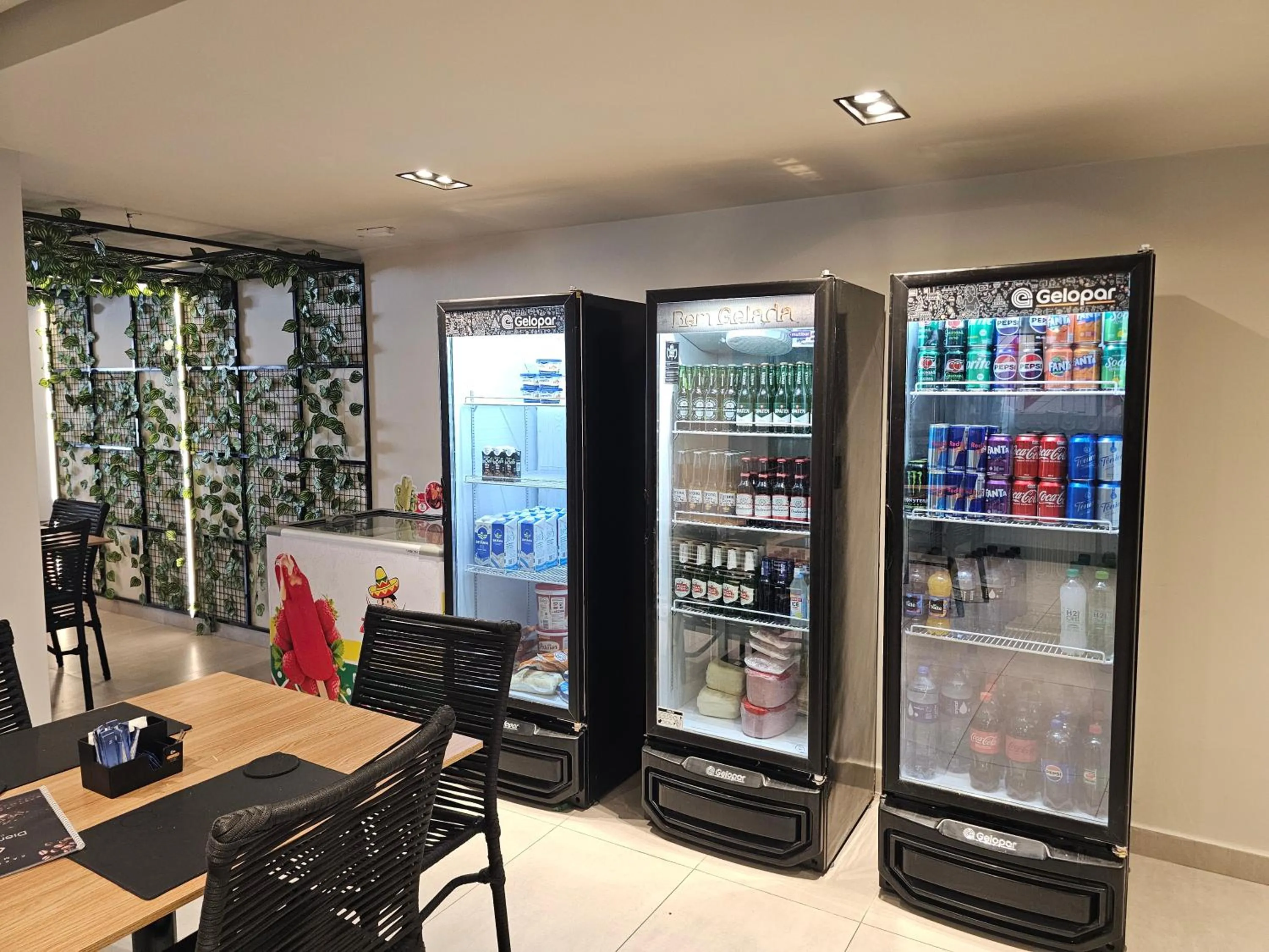 Restaurant/places to eat in Lindo Flat no Jardim Oceania - Get One