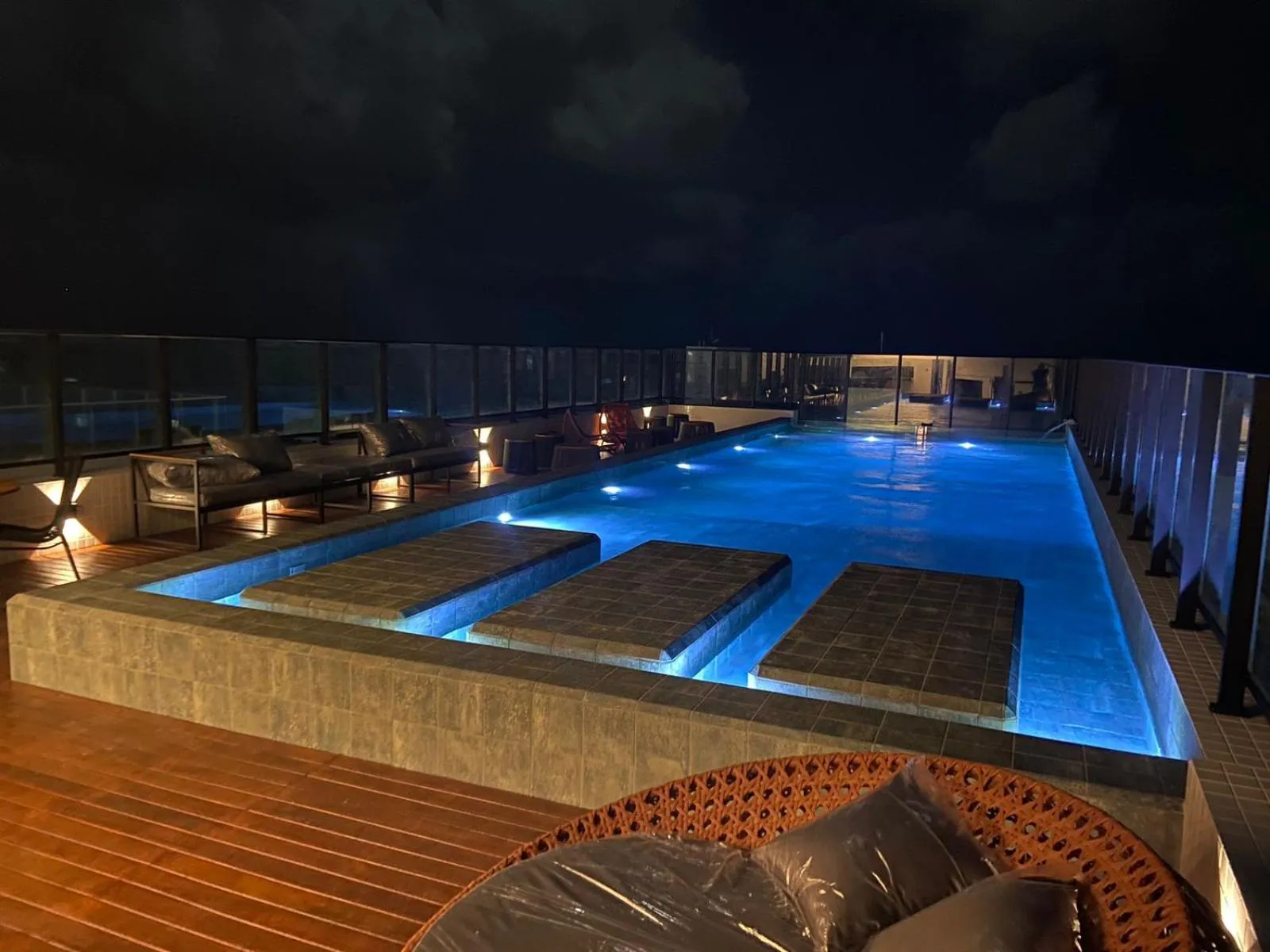 Swimming pool in Lindo Flat no Jardim Oceania - Get One