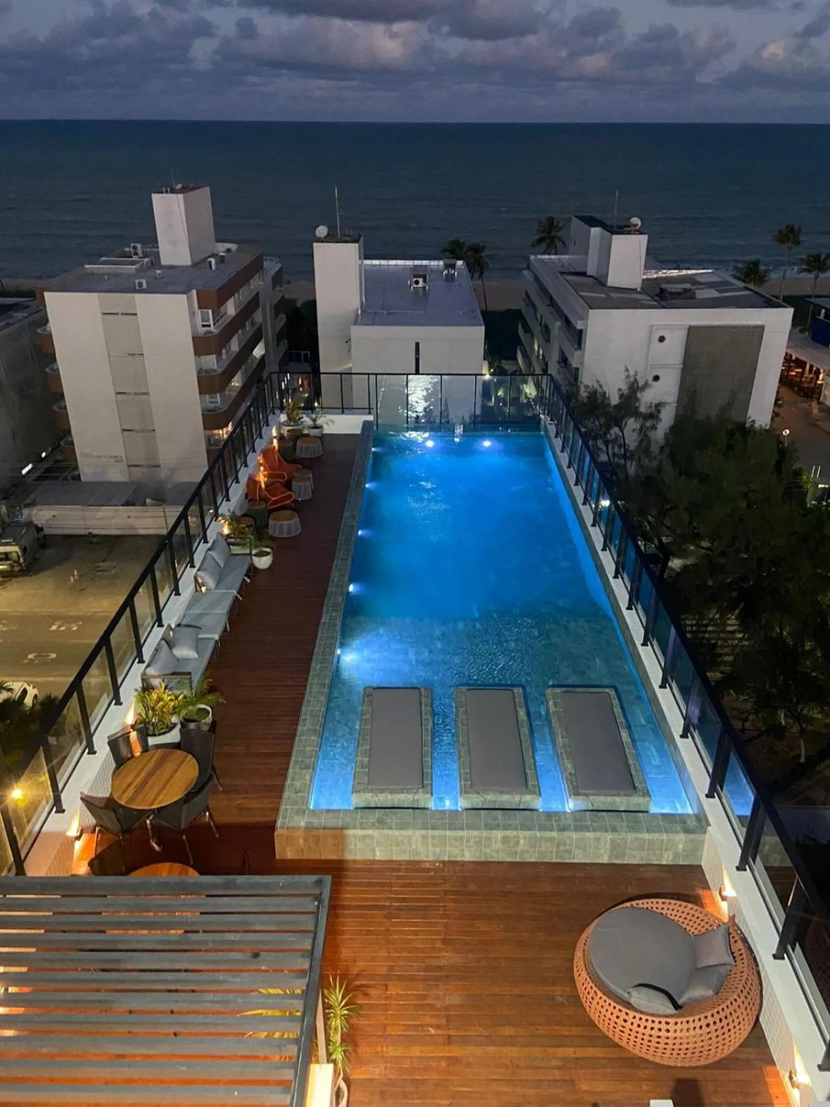 Pool view in Lindo Flat no Jardim Oceania - Get One