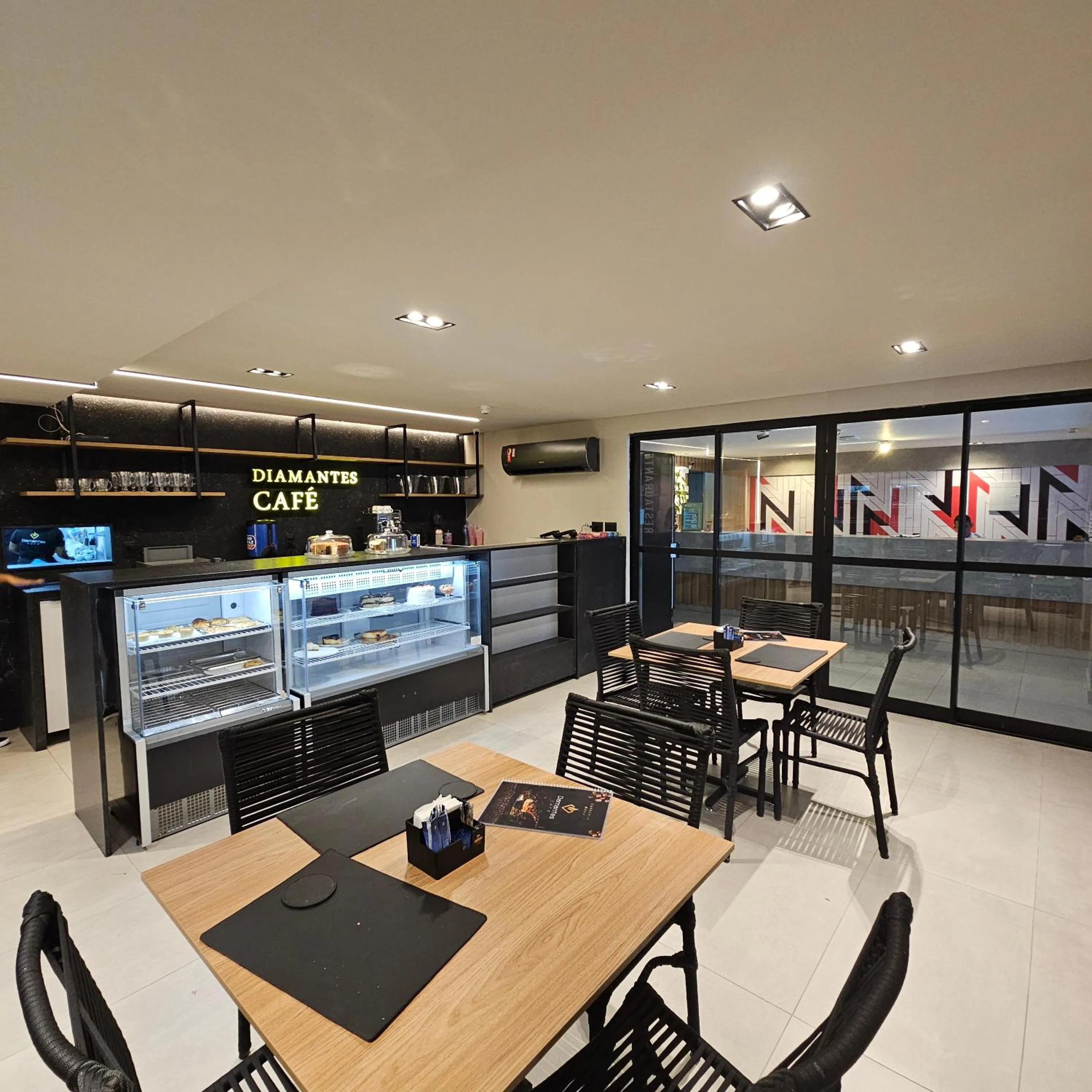 Restaurant/places to eat in Lindo Flat no Jardim Oceania - Get One