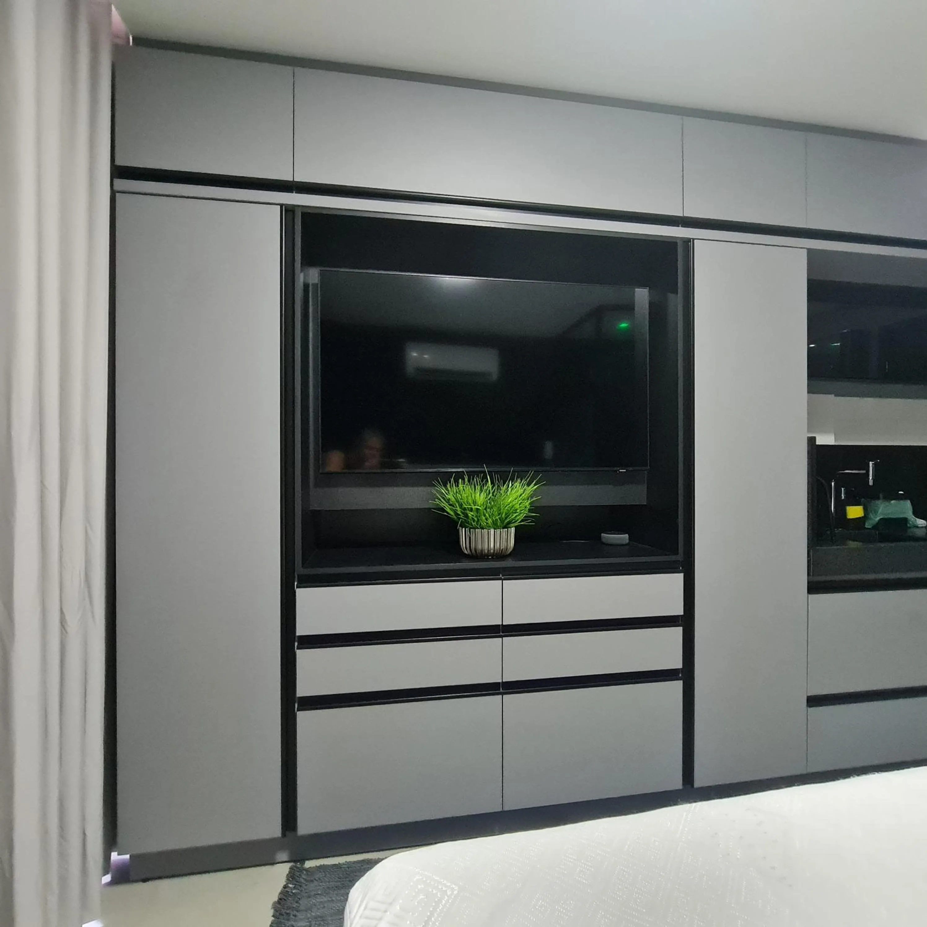 TV and multimedia in Lindo Flat no Jardim Oceania - Get One