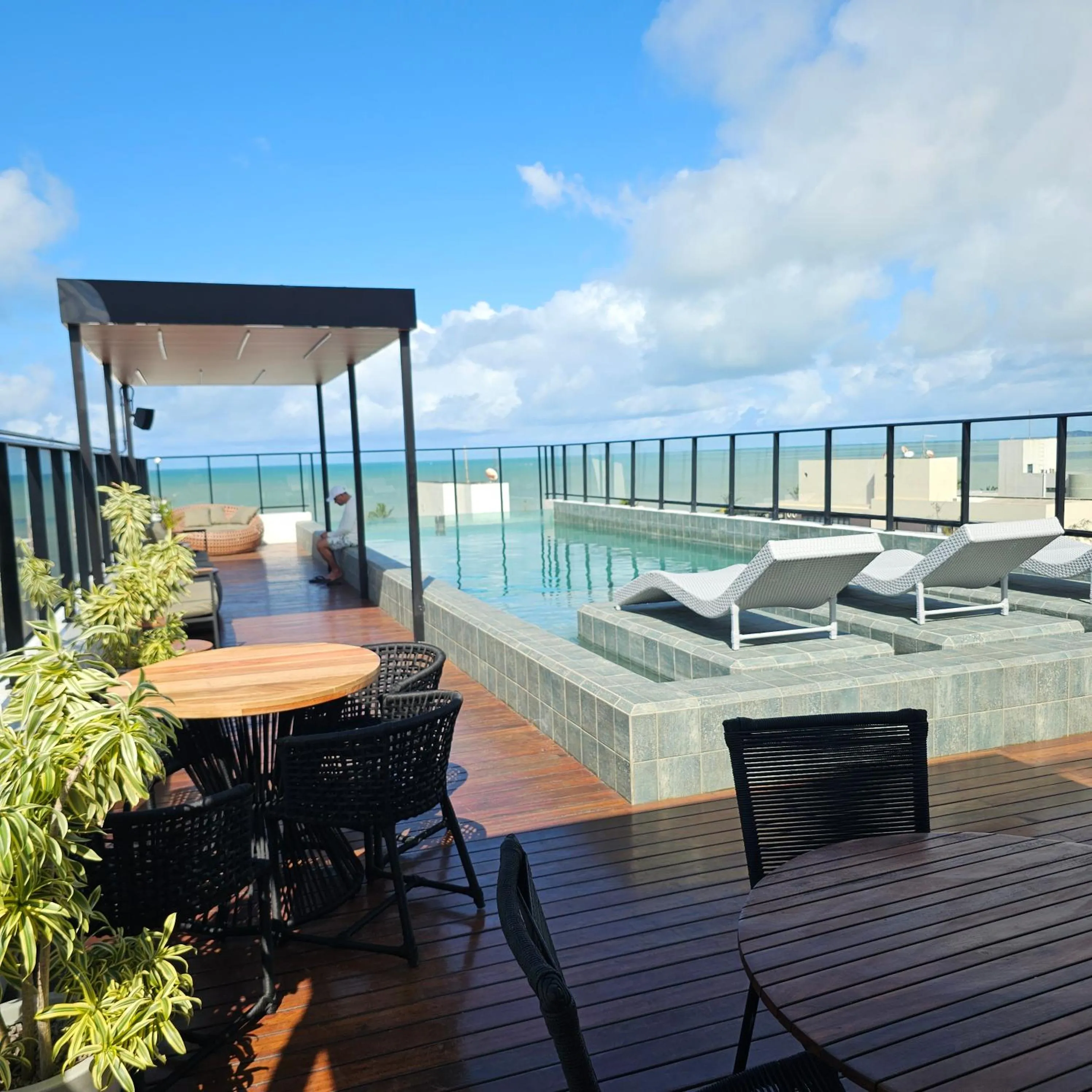 Swimming pool in Lindo Flat no Jardim Oceania - Get One