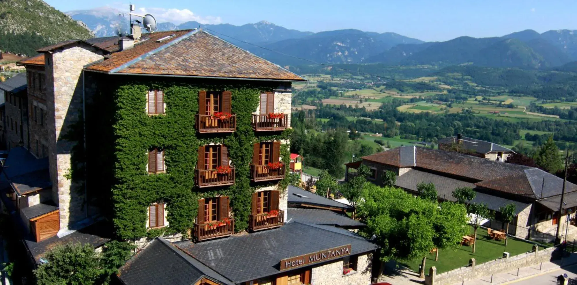 Facade/entrance in Cerdanya Viva Ecoestades Facade/entrance in Cerdanya Viva Ecoestades